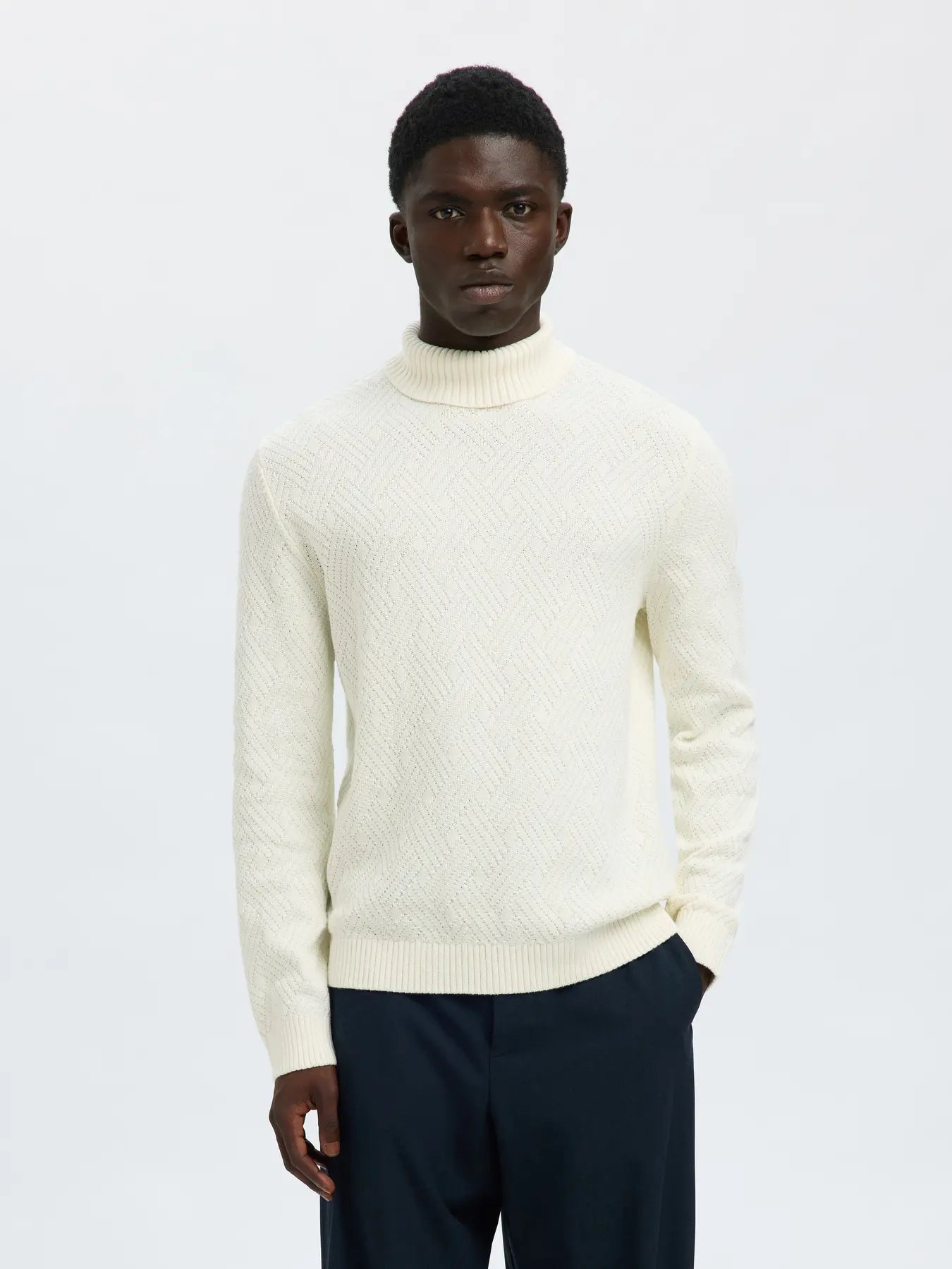 selected-miesten-neulepusero-trevor-ls-knit-structure-roll-neck-egret-1