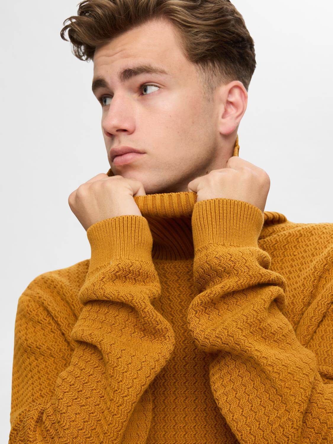 selected-miesten-neulepusero-zig-ls-knit-structure-rollneck-oranssi-3