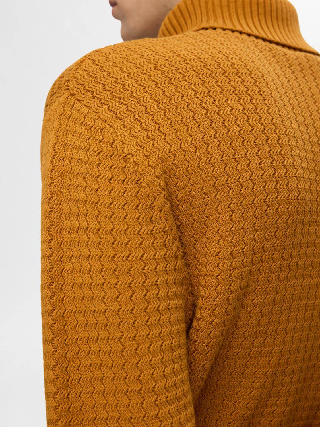 selected-miesten-neulepusero-zig-ls-knit-structure-rollneck-oranssi-4