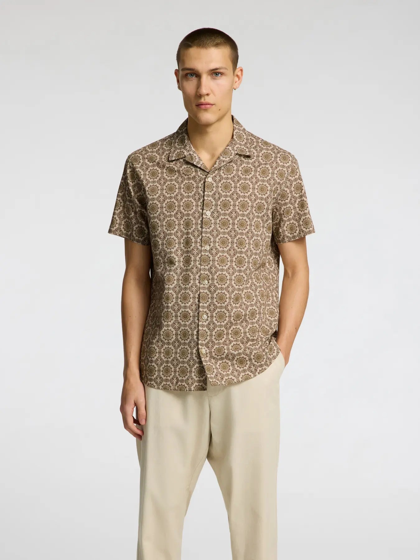 selected-miesten-paita-new-linen-shirt-resort-ruskea-kuosi-1