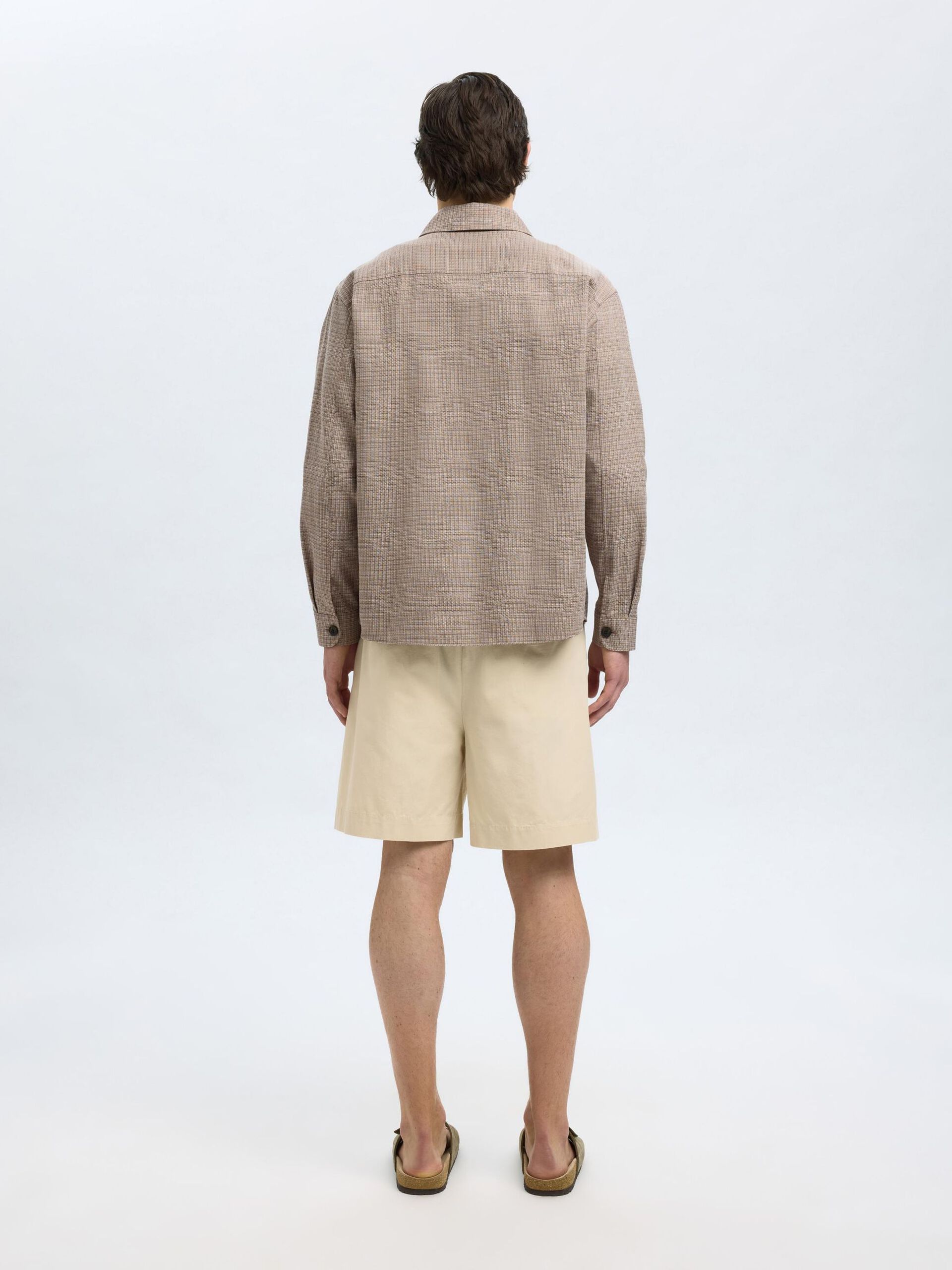 selected-miesten-paitatakki-relax-henry-overshirt-ruskea-kuosi-2