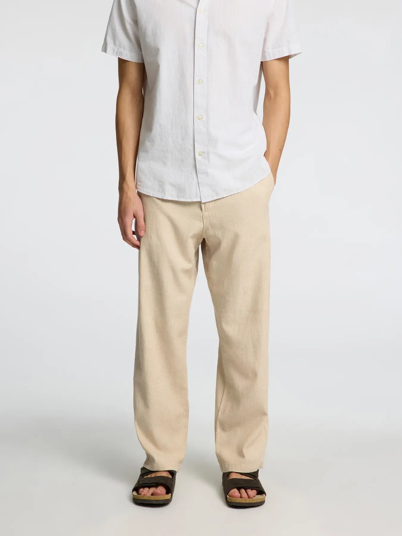 selected-miesten-pellavasekoitehousut-k-loose-brody-linen-pant-beige-1
