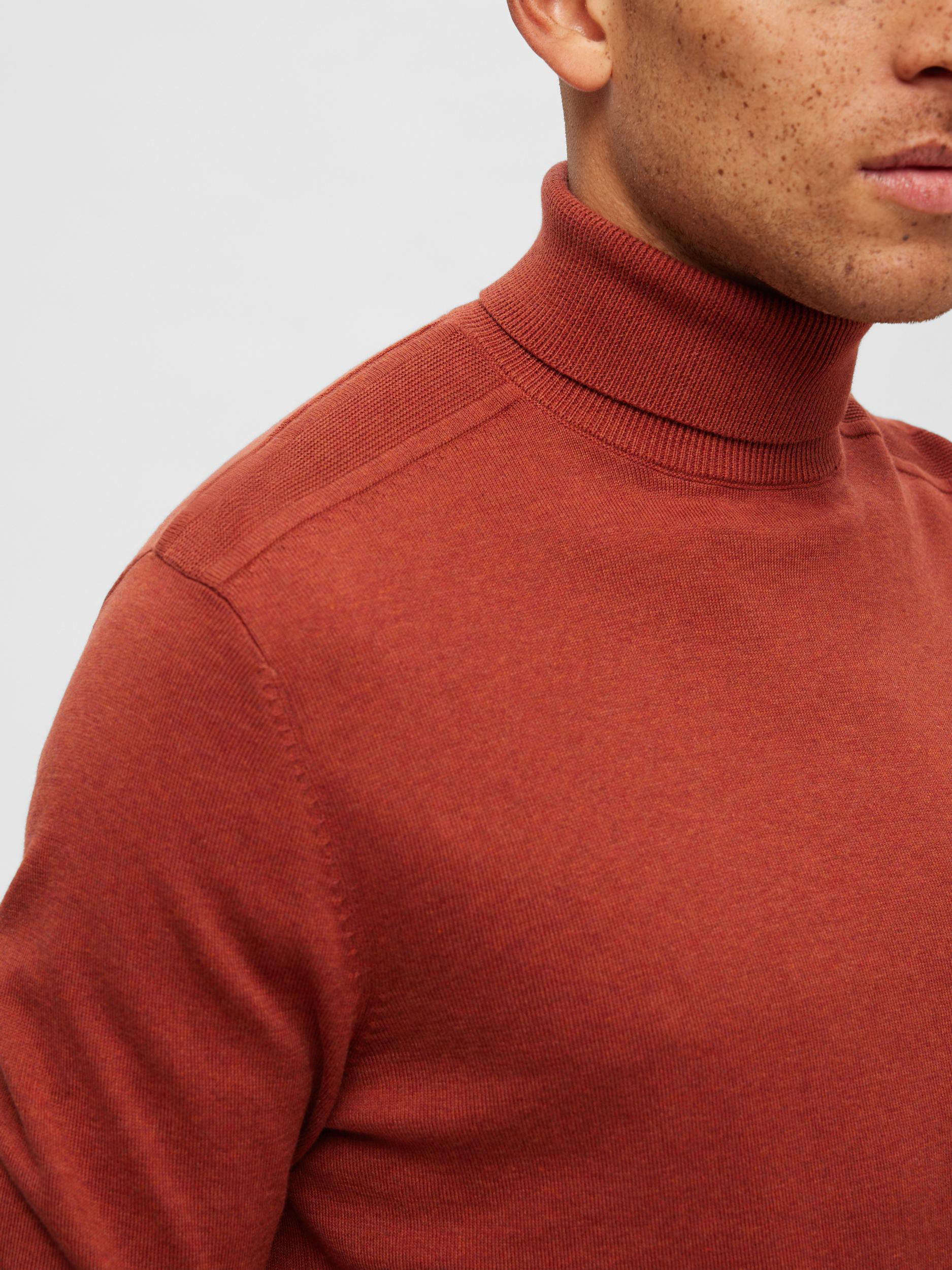 selected-miesten-pooloneule-berg-roll-neck-poltettu-oranssi-4