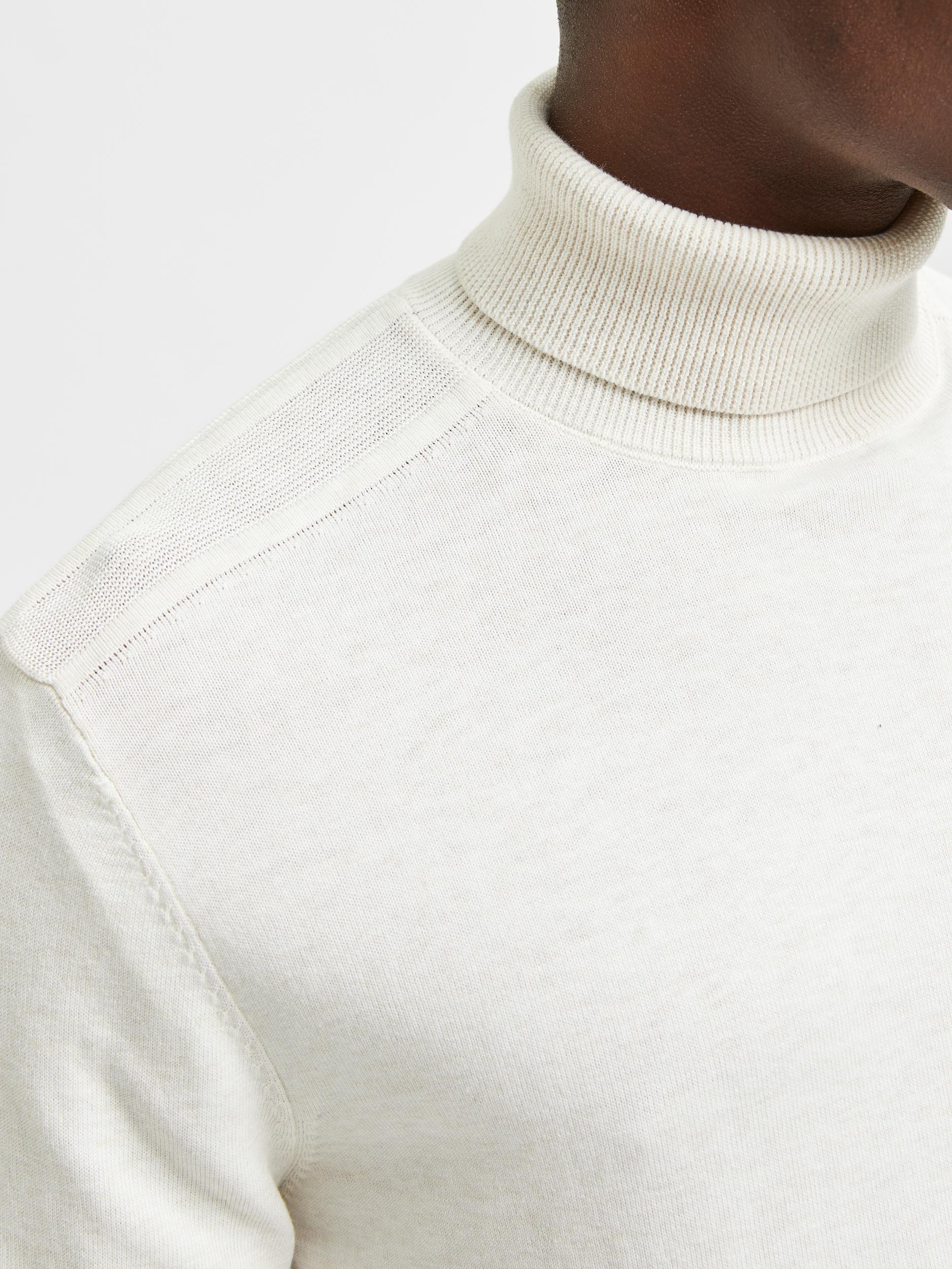selected-miesten-pooloneule-berg-roll-neck-valkoinen-4