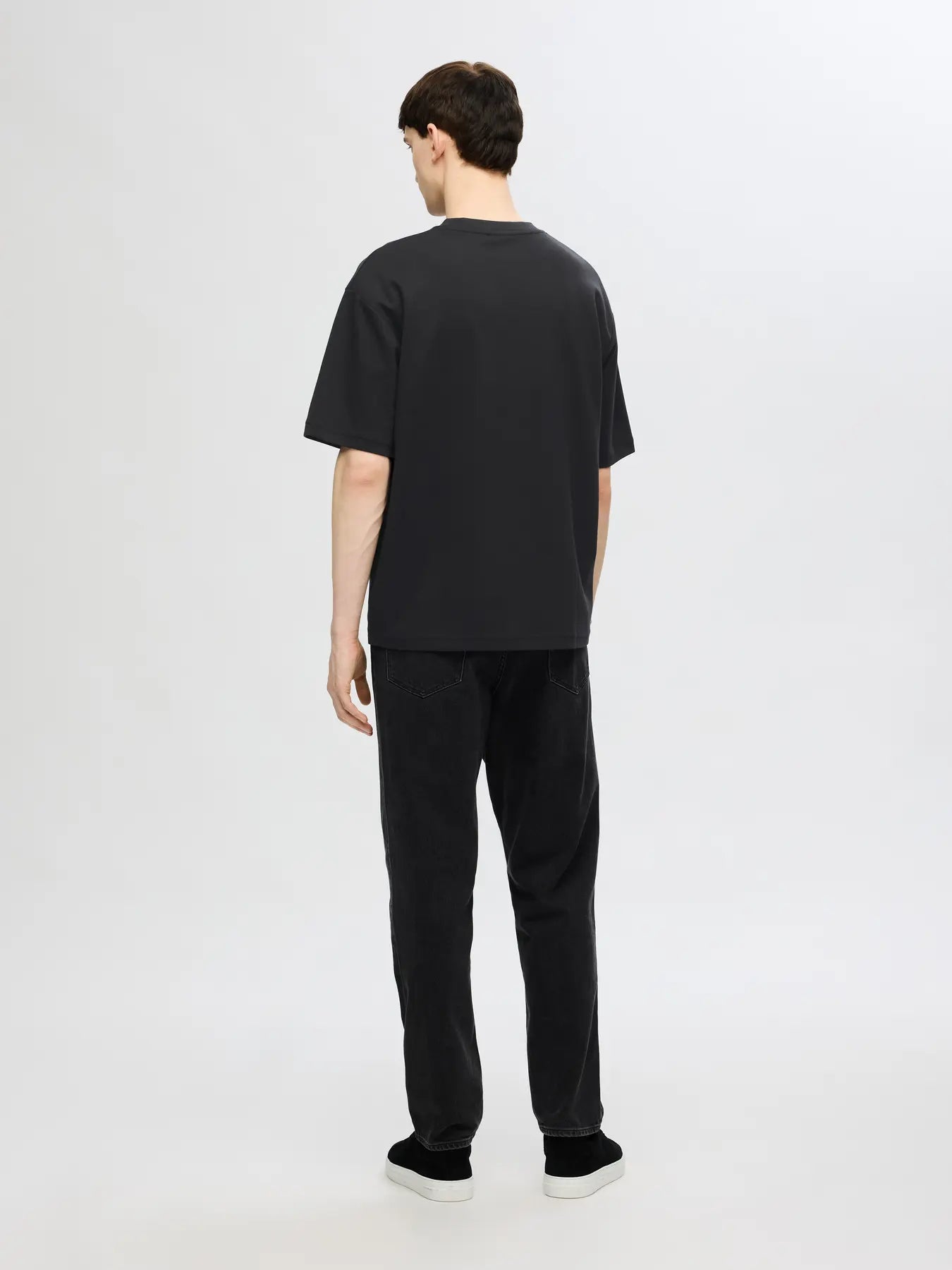 selected-miesten-t-paita-loose-oscar-ss-o-neck-black-2