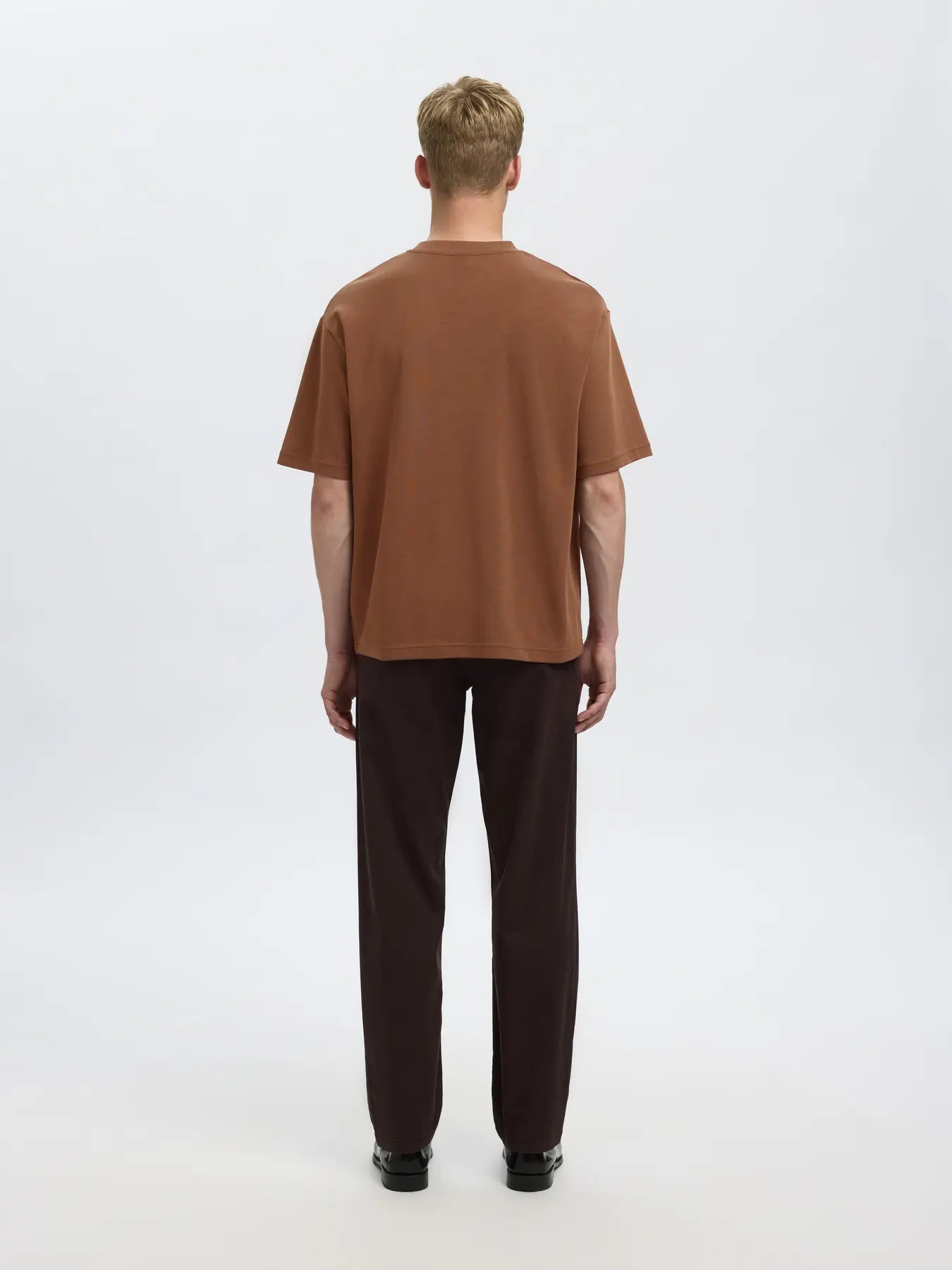 selected-miesten-t-paita-loose-oscar-ss-o-neck-soft-silt-2