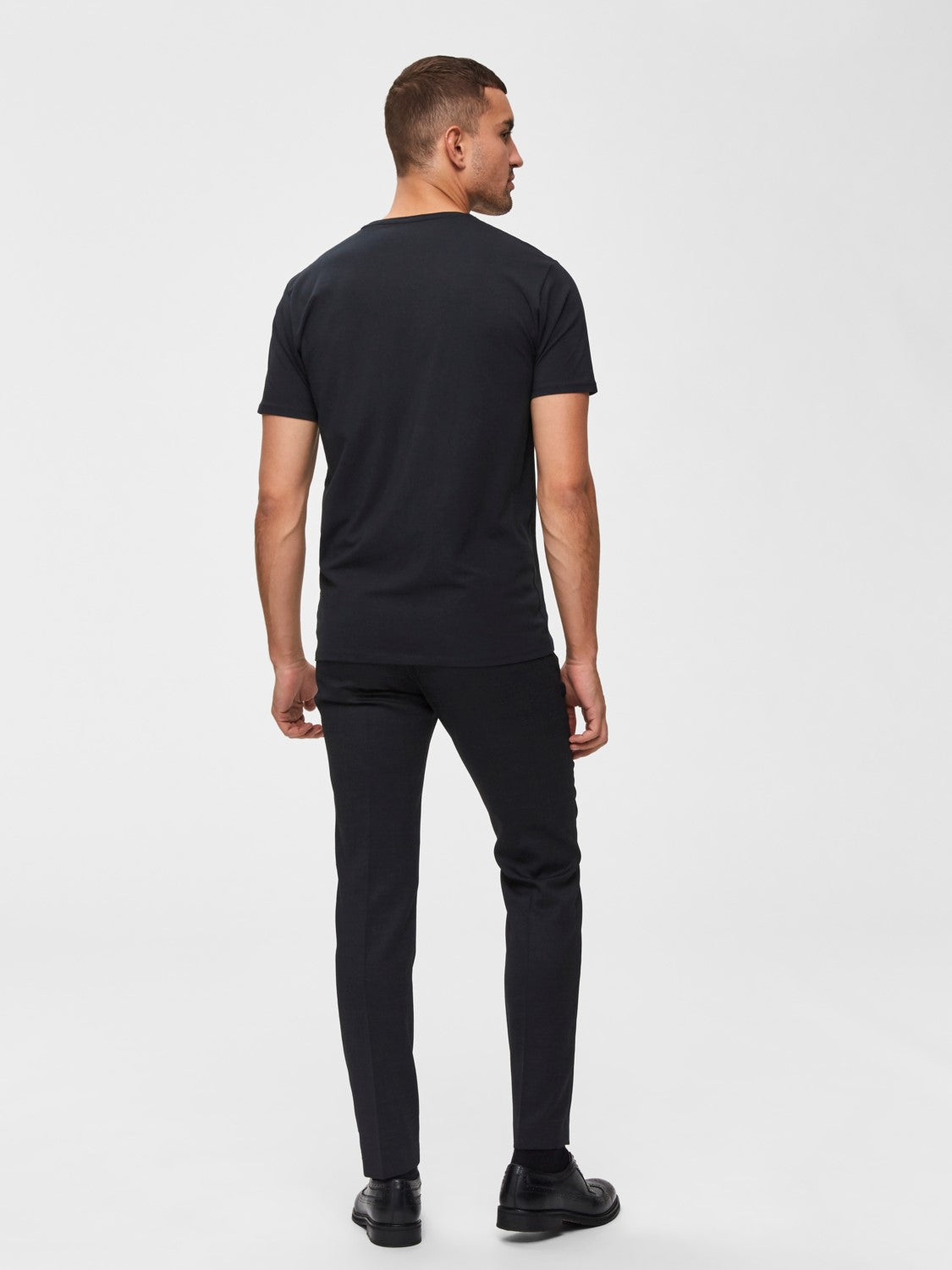 selected-miesten-t-paita-pima-ss-o-neck-musta-2