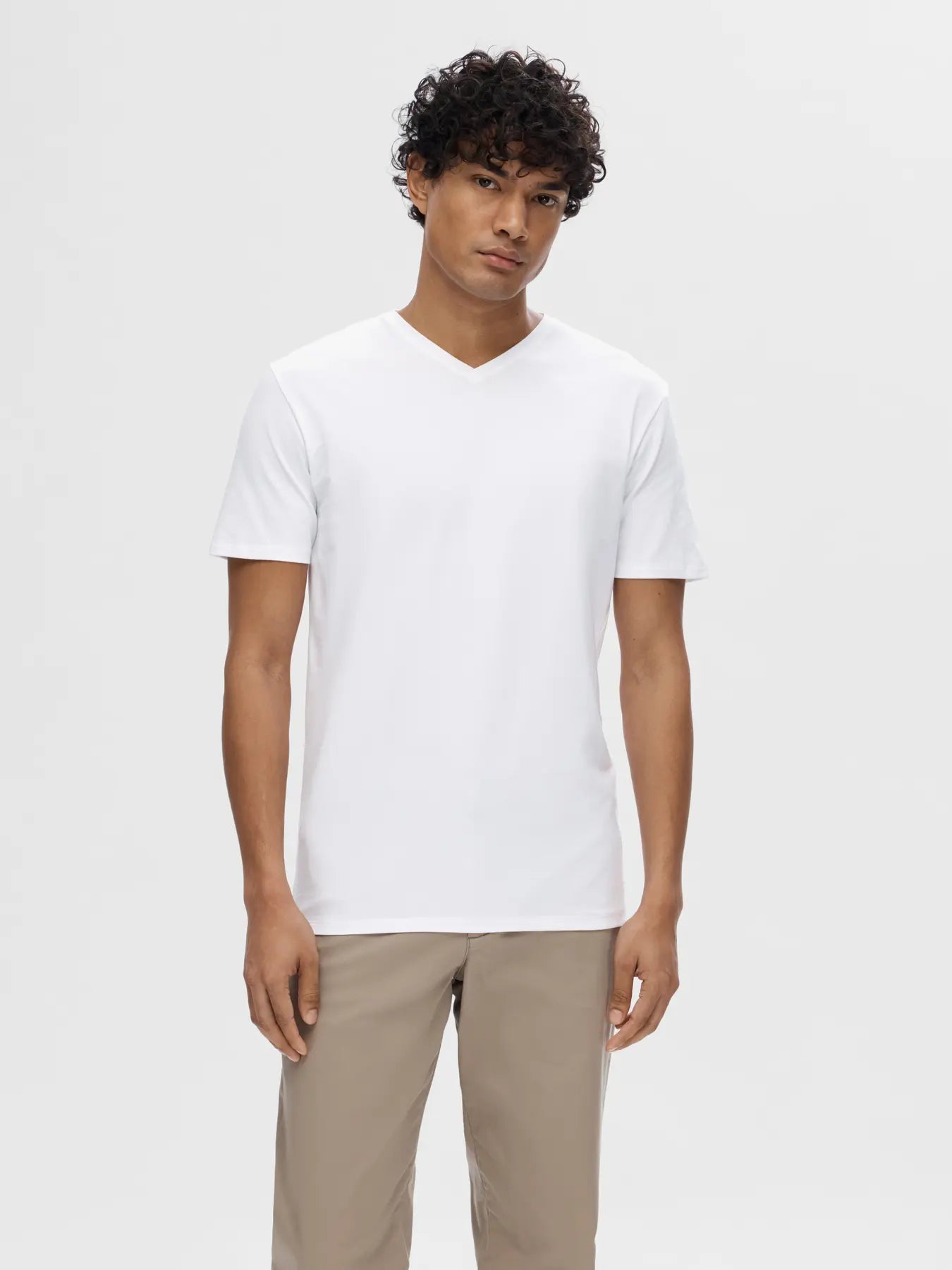 selected-miesten-t-paita-pima-ss-v-neck-bright-white-1