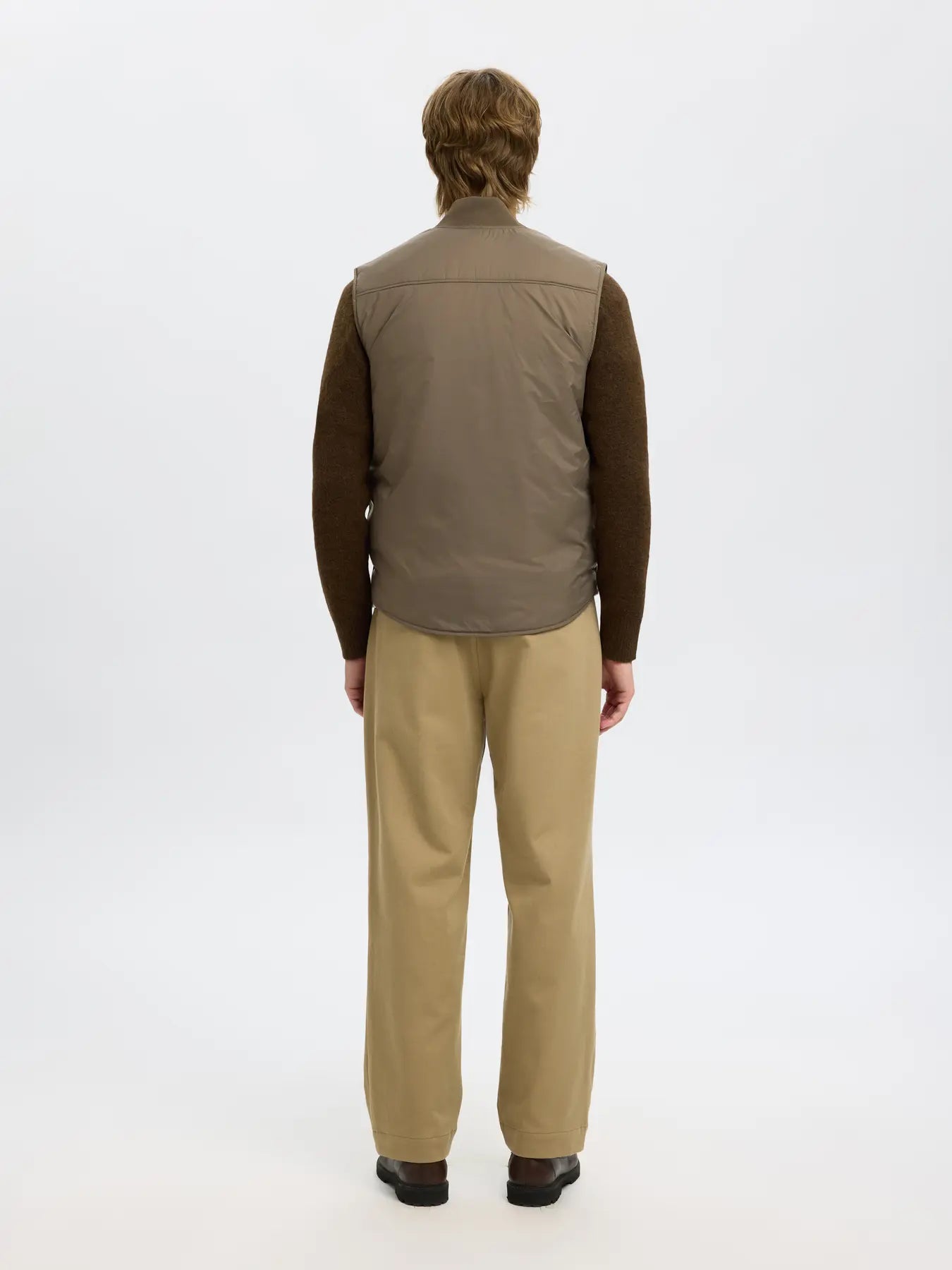 selected-miesten-toppaliivi-thomas-gilet-harmaanruskea-2