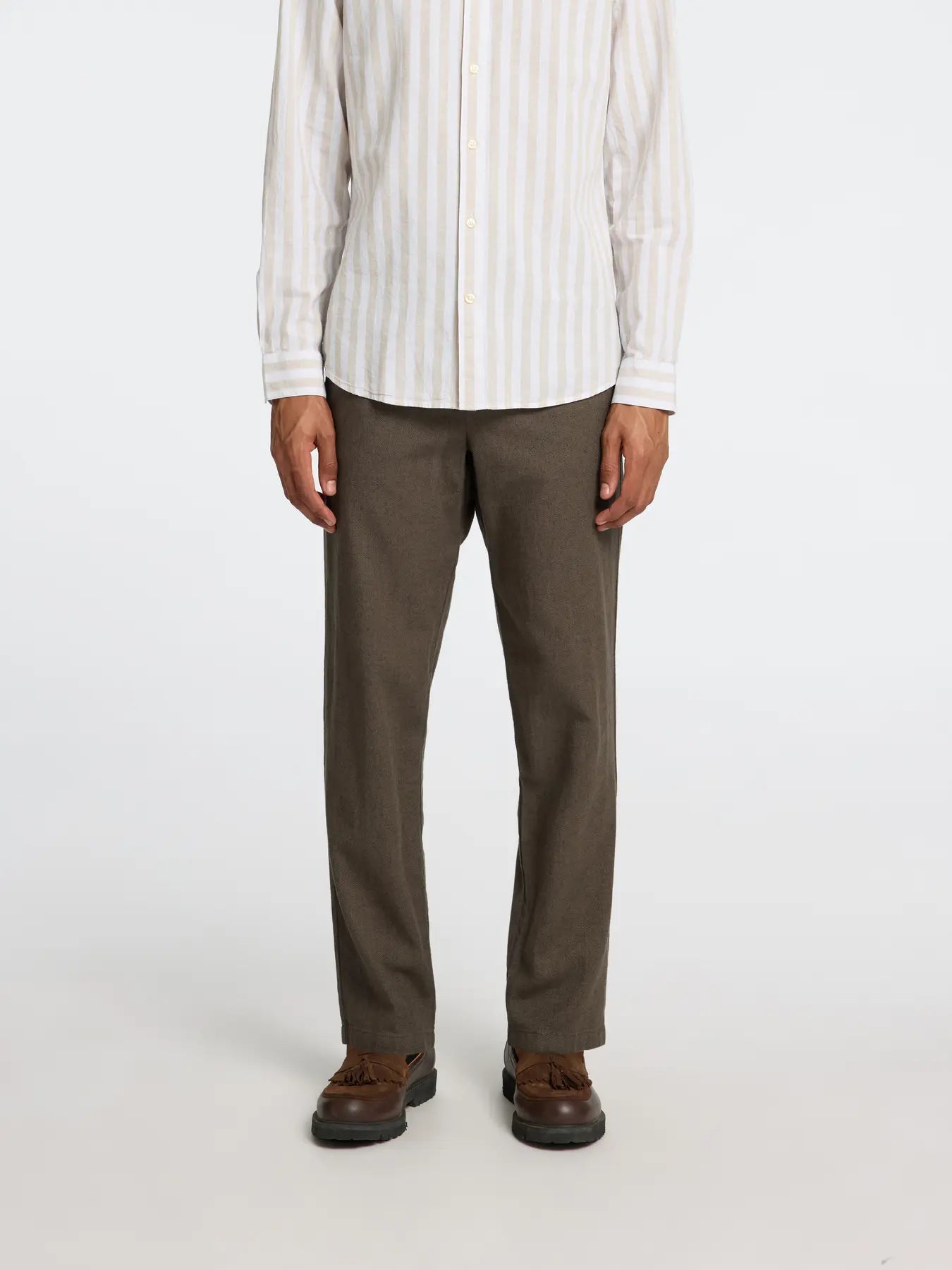 selected-pellavahousut-slim-tape-brody-linen-pant-forest-night-mixed-w-kal-1