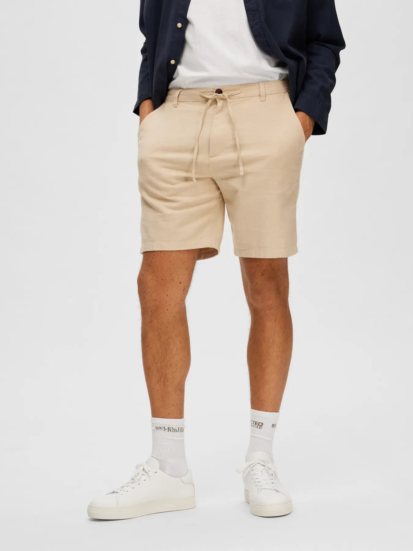 selected-shortsit-comfort-brody-linen-shorts-incense-mixed-w-oatmeal-1