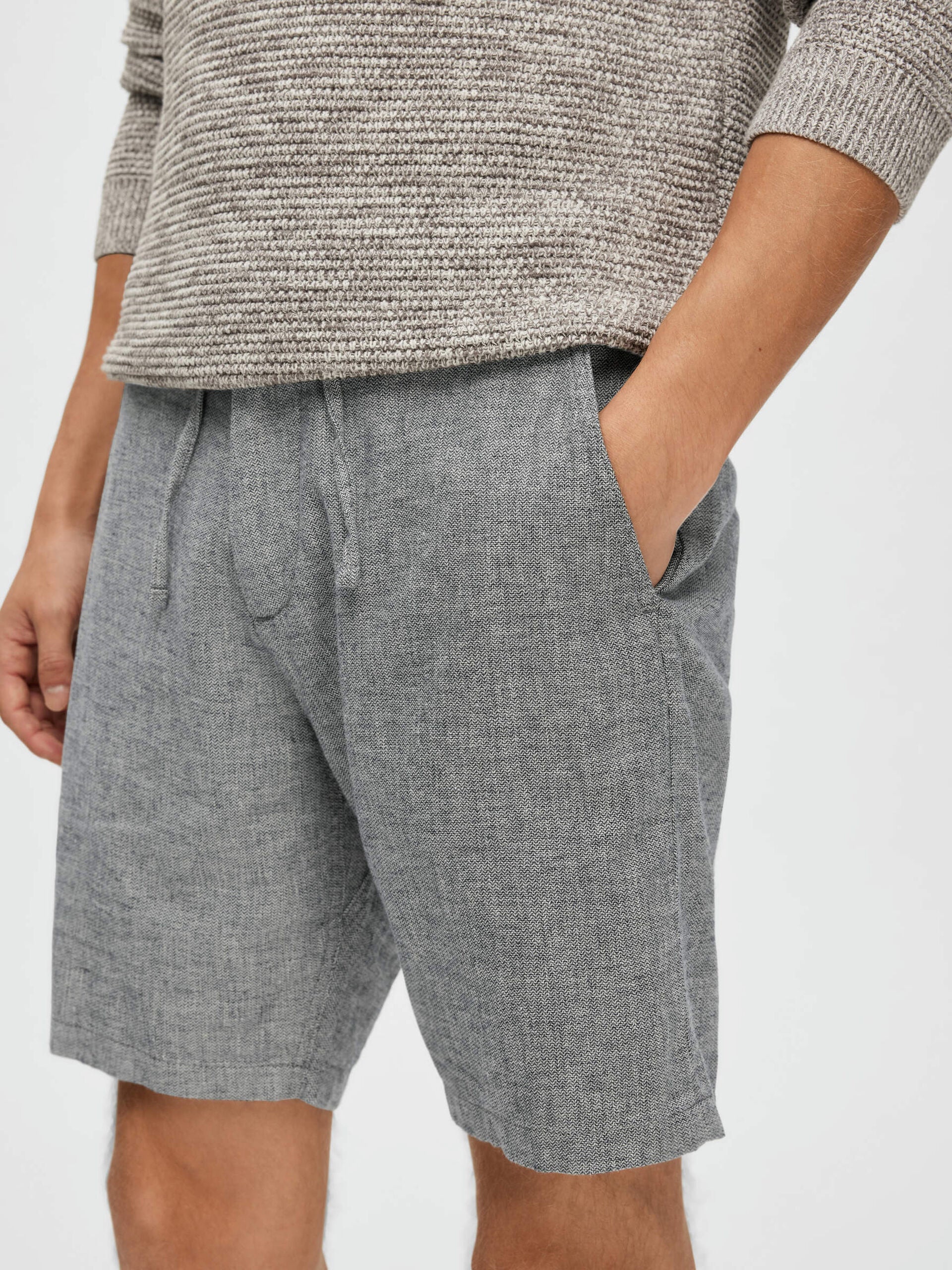 selected-shortsit-comfort-brody-linen-shorts-sininen-kuosi-3
