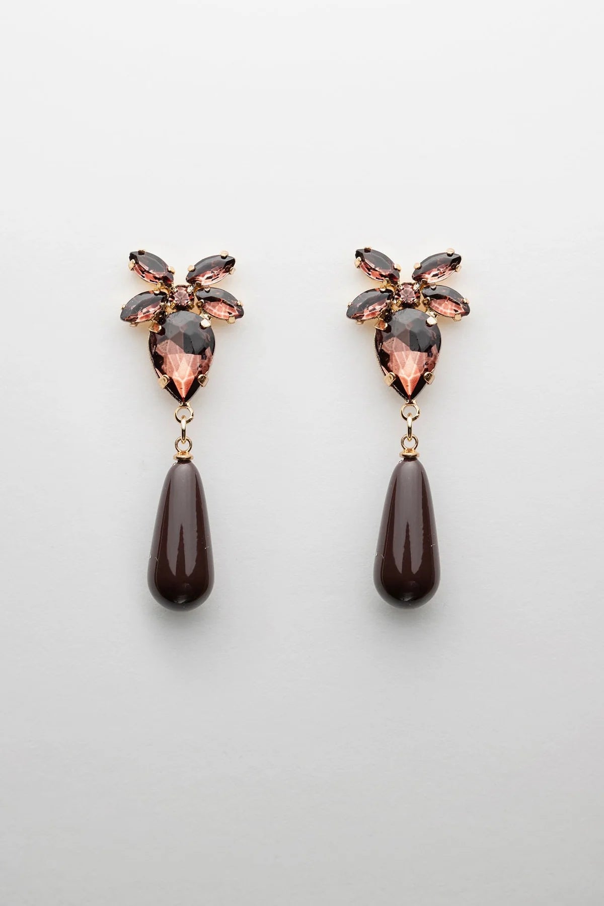 Bow 19 korvakorut STONE DROP EARRINGS, tummanruskea
