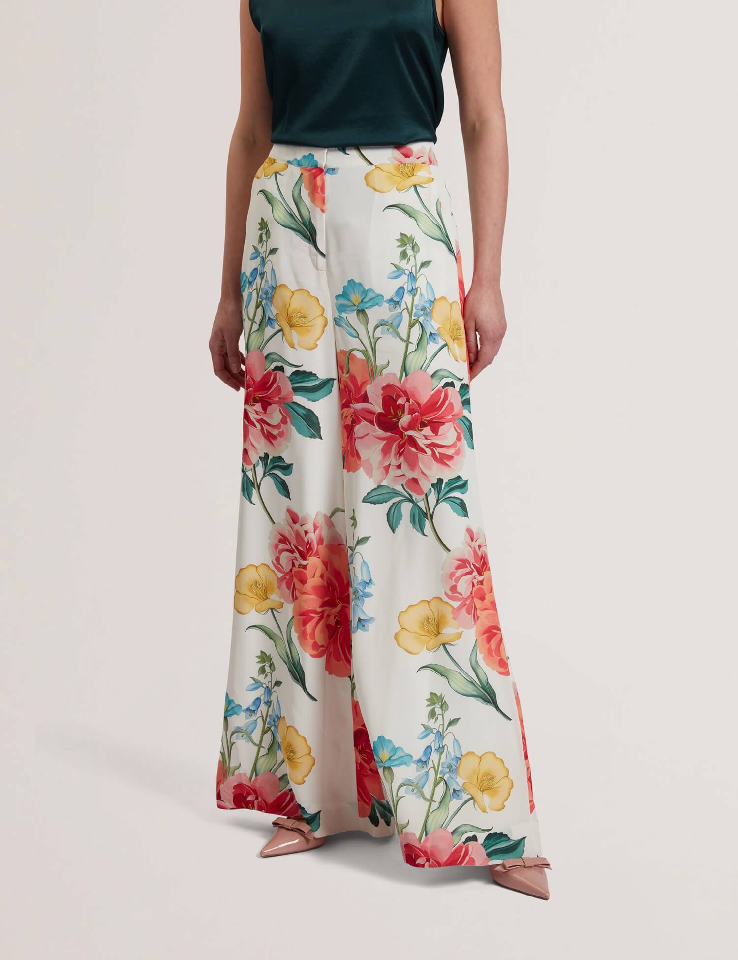 ted-baker-naisten-housut-nymphat-printed-trouser-valkopohjainen-kuosi-2