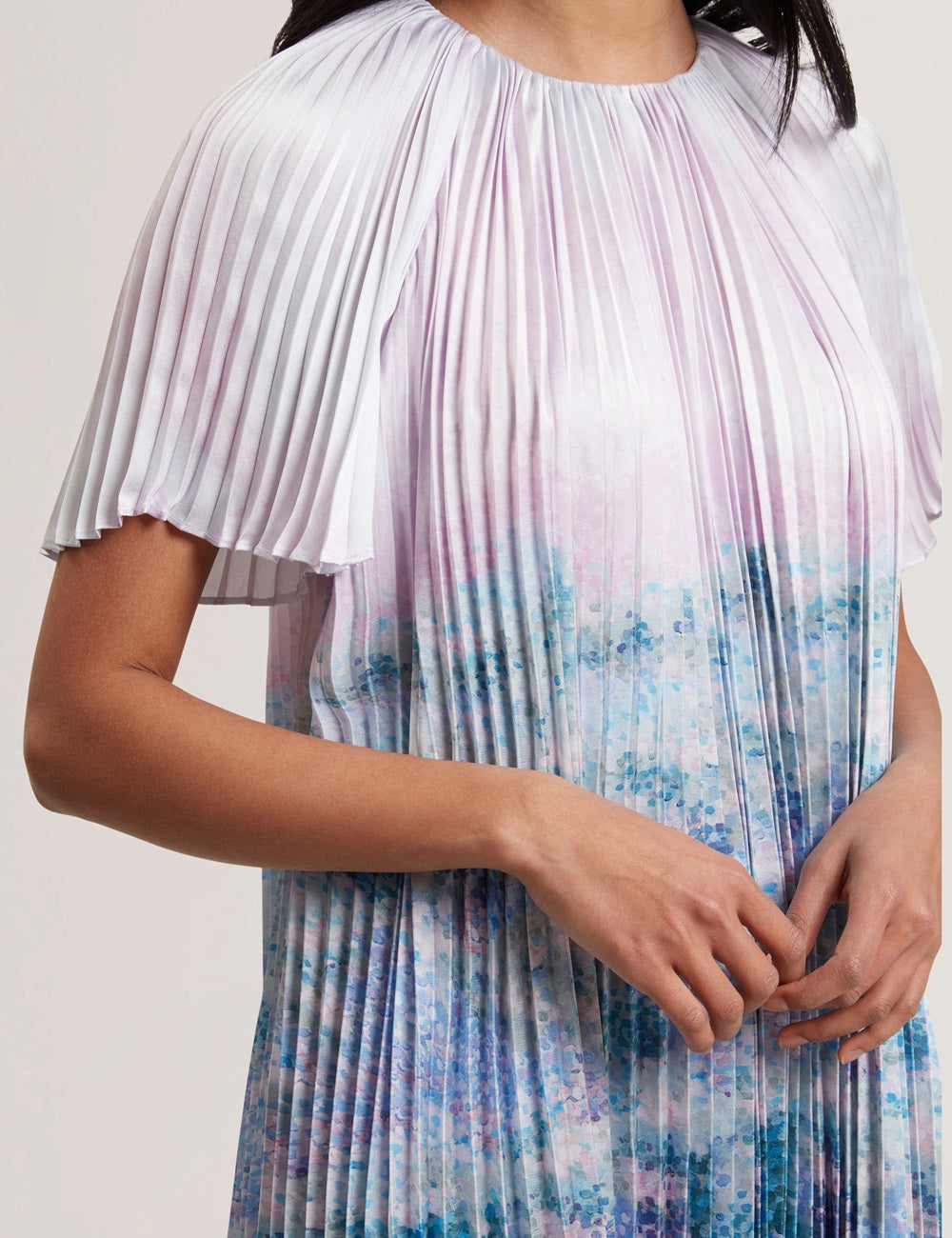 ted-baker-naisten-maximekko-deeliaa-short-sleeve-pleated-maxi-dress-vaaleanpunainen-kuosi-5