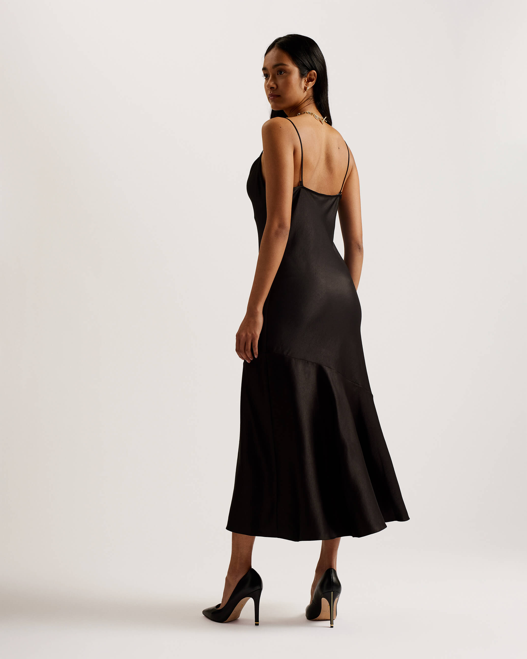 ted-baker-naisten-mekko-tunca-satin-cowl-neck-evening-midi-dress-musta-2