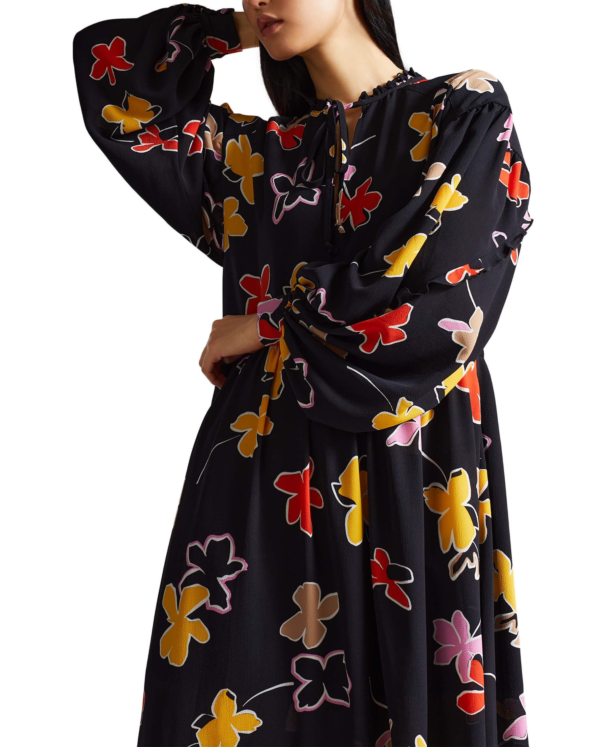 ted-baker-naisten-mekko-yviee-midi-oversize-dress-musta-kuosi-4