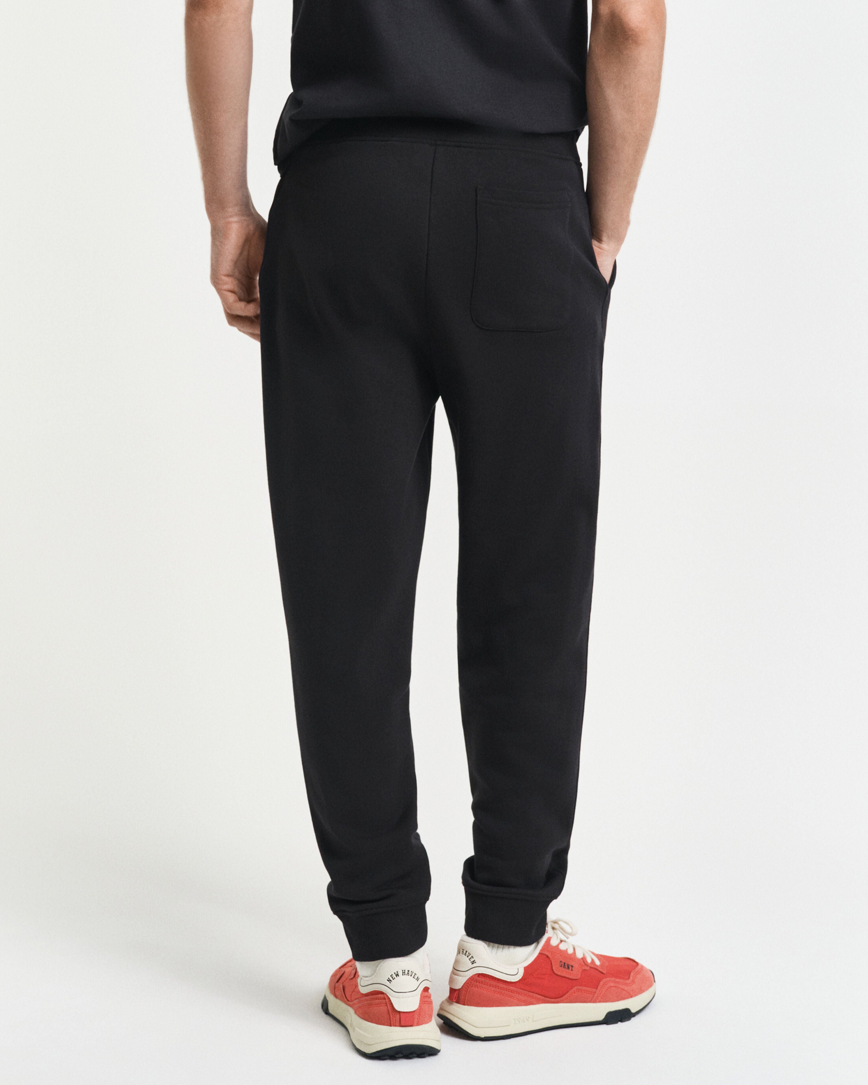 Gant miesten collegehousut Reg Shield Sweatpants, musta