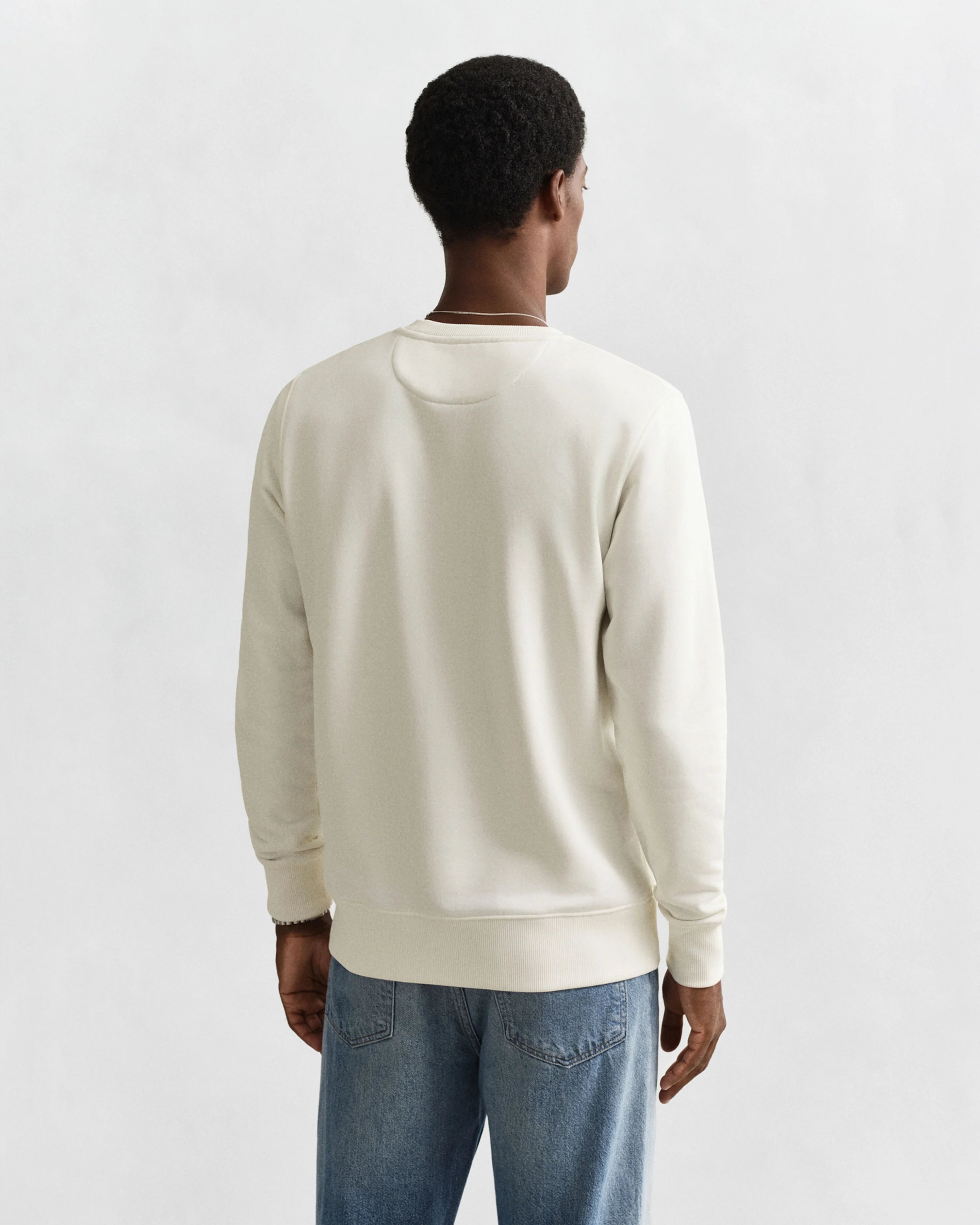 Gant miesten collegepaita Reg Shield C-Neck Sweater, luonnonvalkoinen