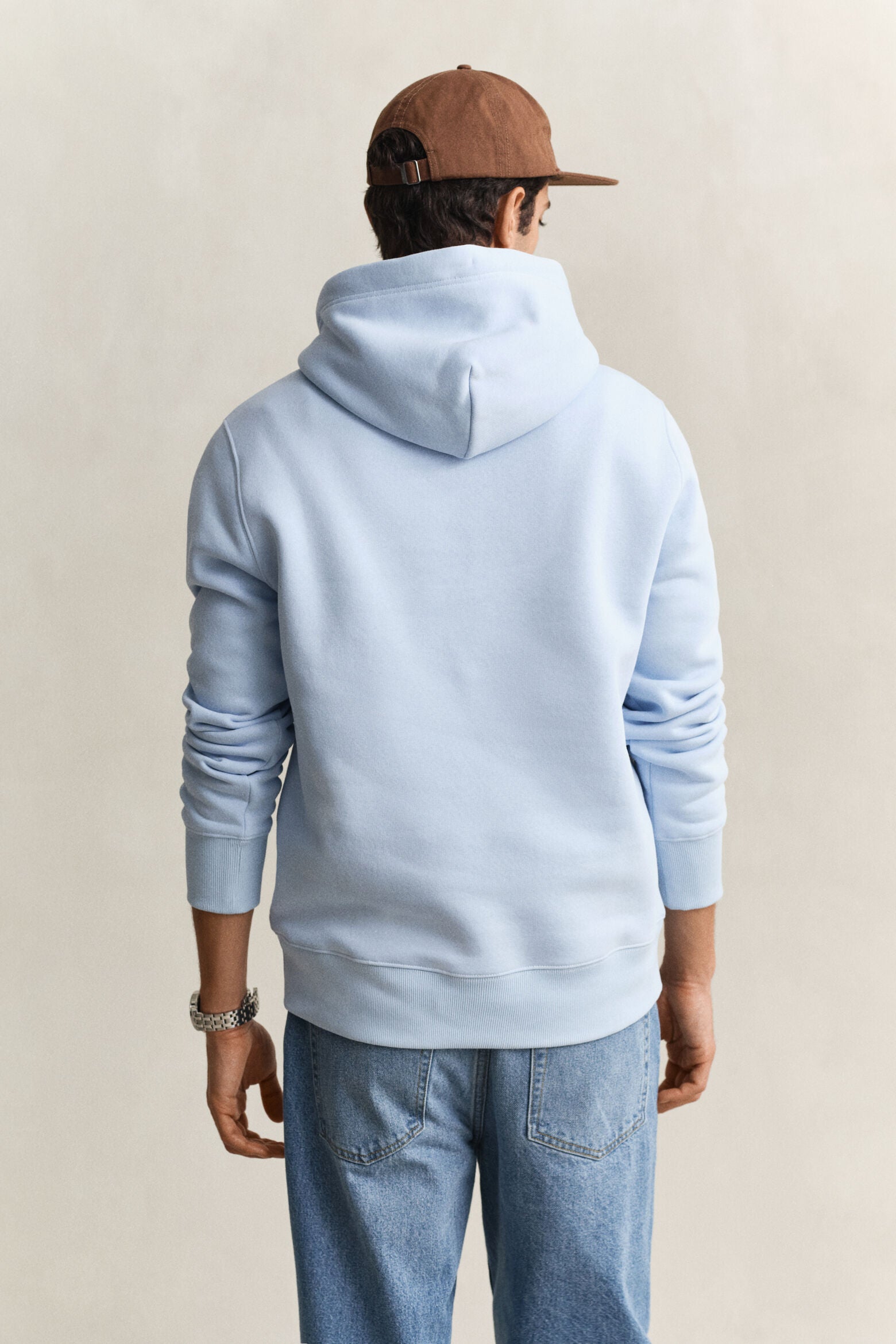 Gant miesten huppari Reg Shield Hoodie, vaaleansininen, yksivärinen, pehmeästä materiaalista valmistettu hupullinen vetoketjullinen pusero, jossa joustavat resorit hihoissa ja helmassa.