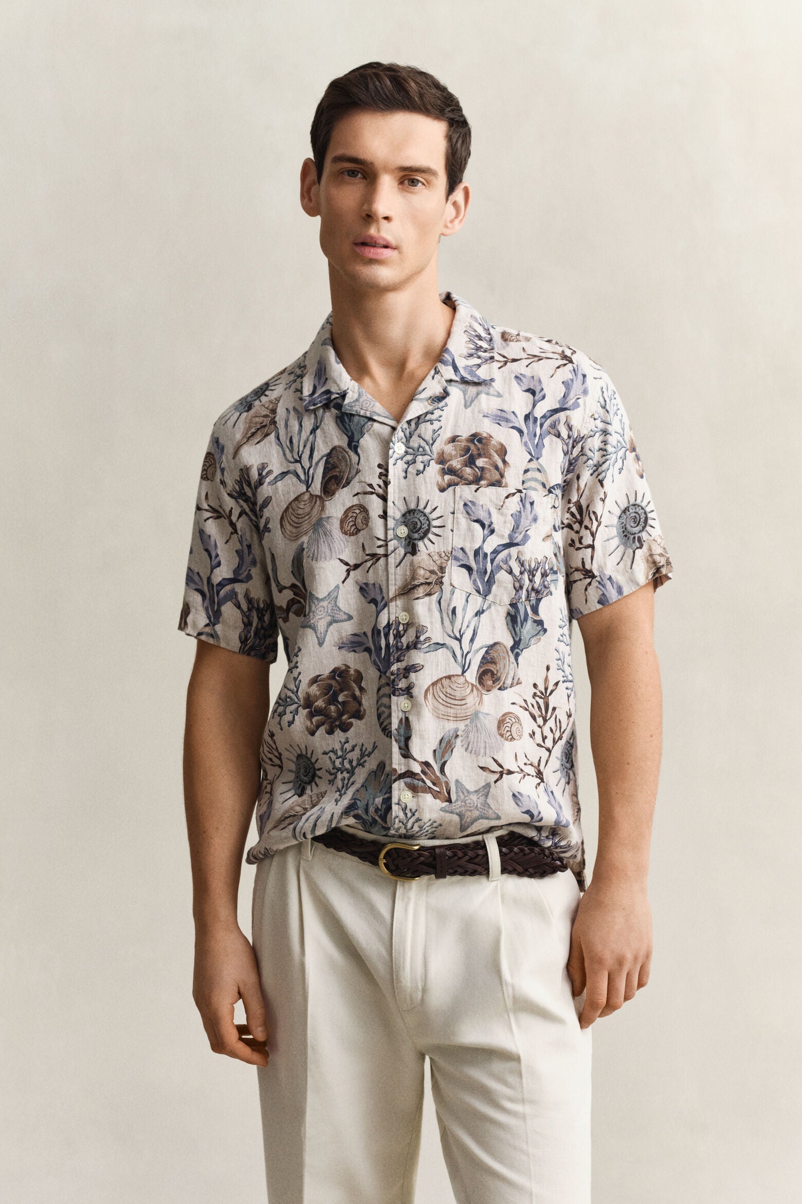 Gant miesten lyhythihainen kauluspaita K Reg Aop Camp Collar Shirt, kuosillinen beige