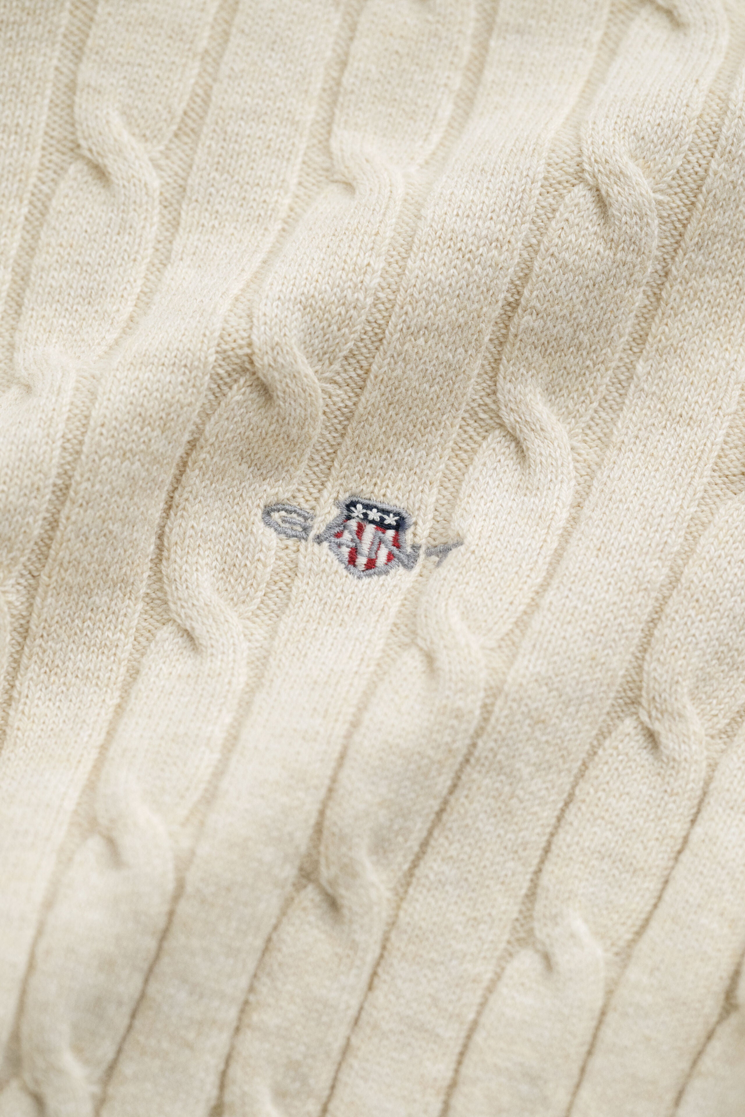 Gant naisten neulepusero Stretch Cotton Cable C-Neck, luonnonvalkoinen