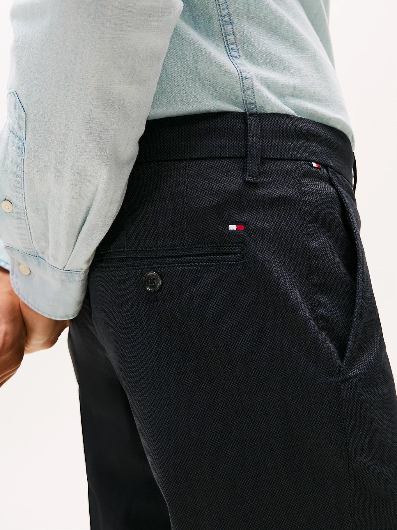 tommy-hilfiger-miesten-chinot-denton-printed-structure-chino-tummansininen-3