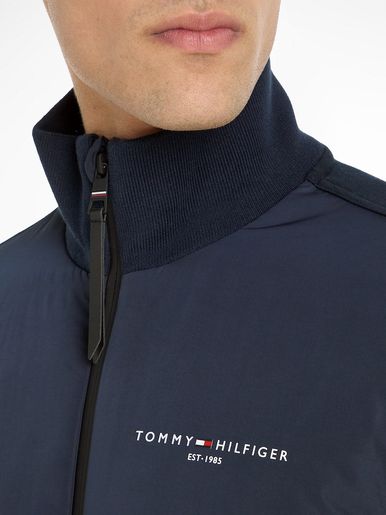 tommy-hilfiger-miesten-collegetakki-tommy-logo-mix-media-stand-zip-tummansininen-5