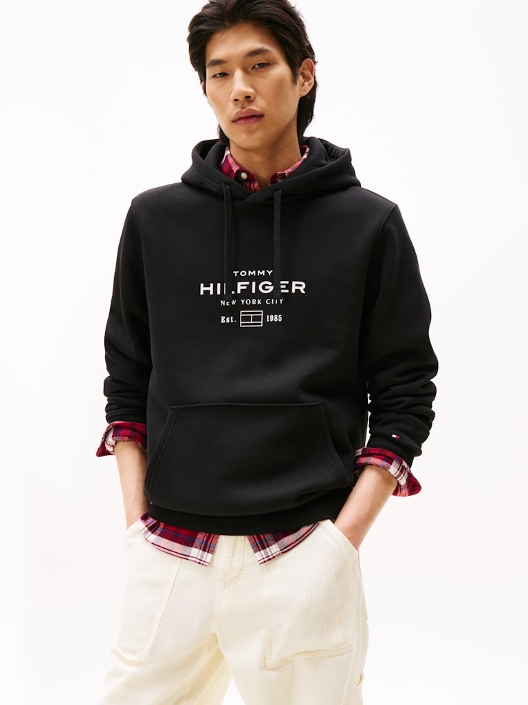 tommy-hilfiger-miesten-huppari-oval-graphic-hoodie-musta-1