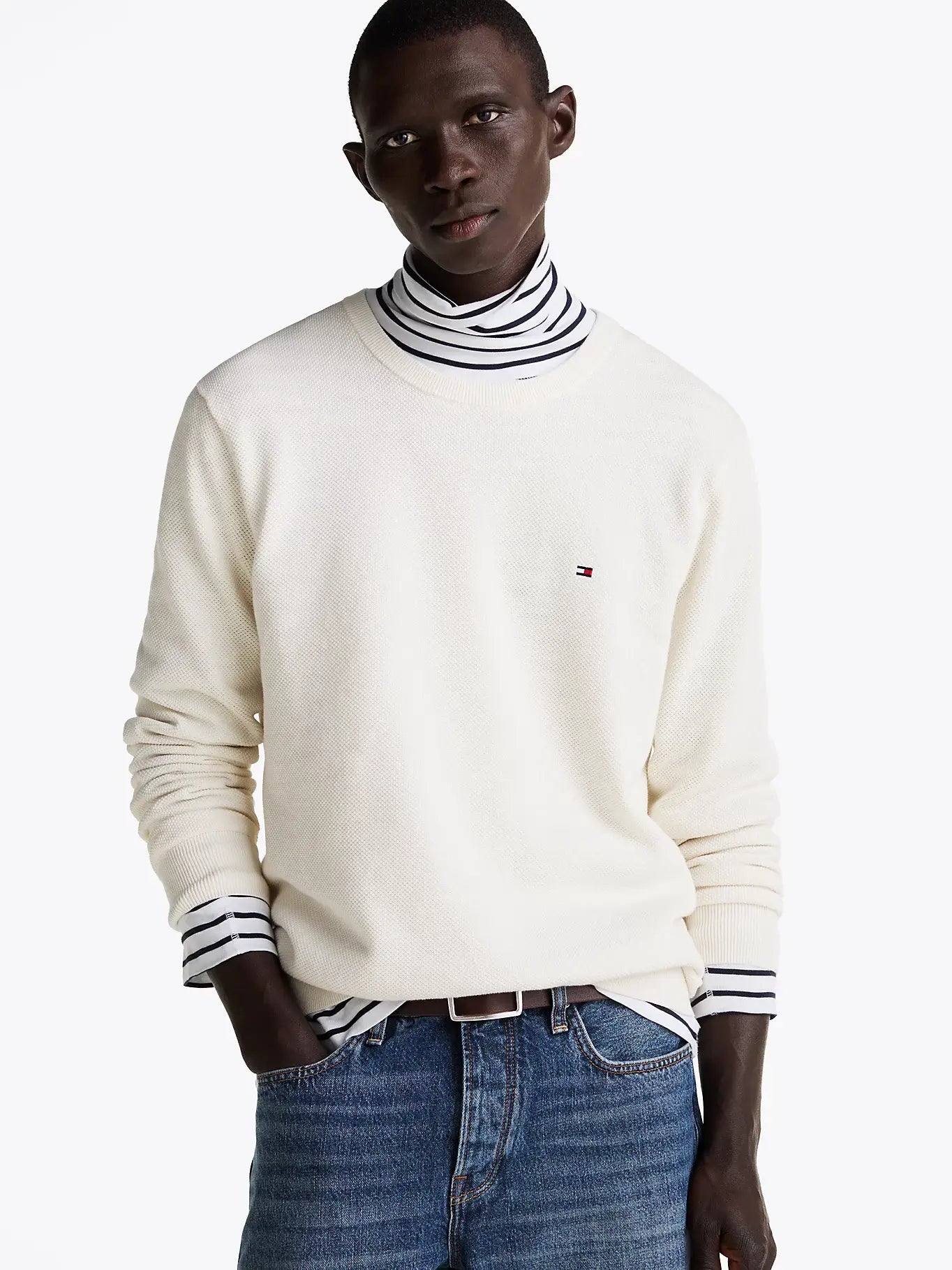 tommy-hilfiger-miesten-neulepusero-k-essential-structure-crew-valkoinen-1