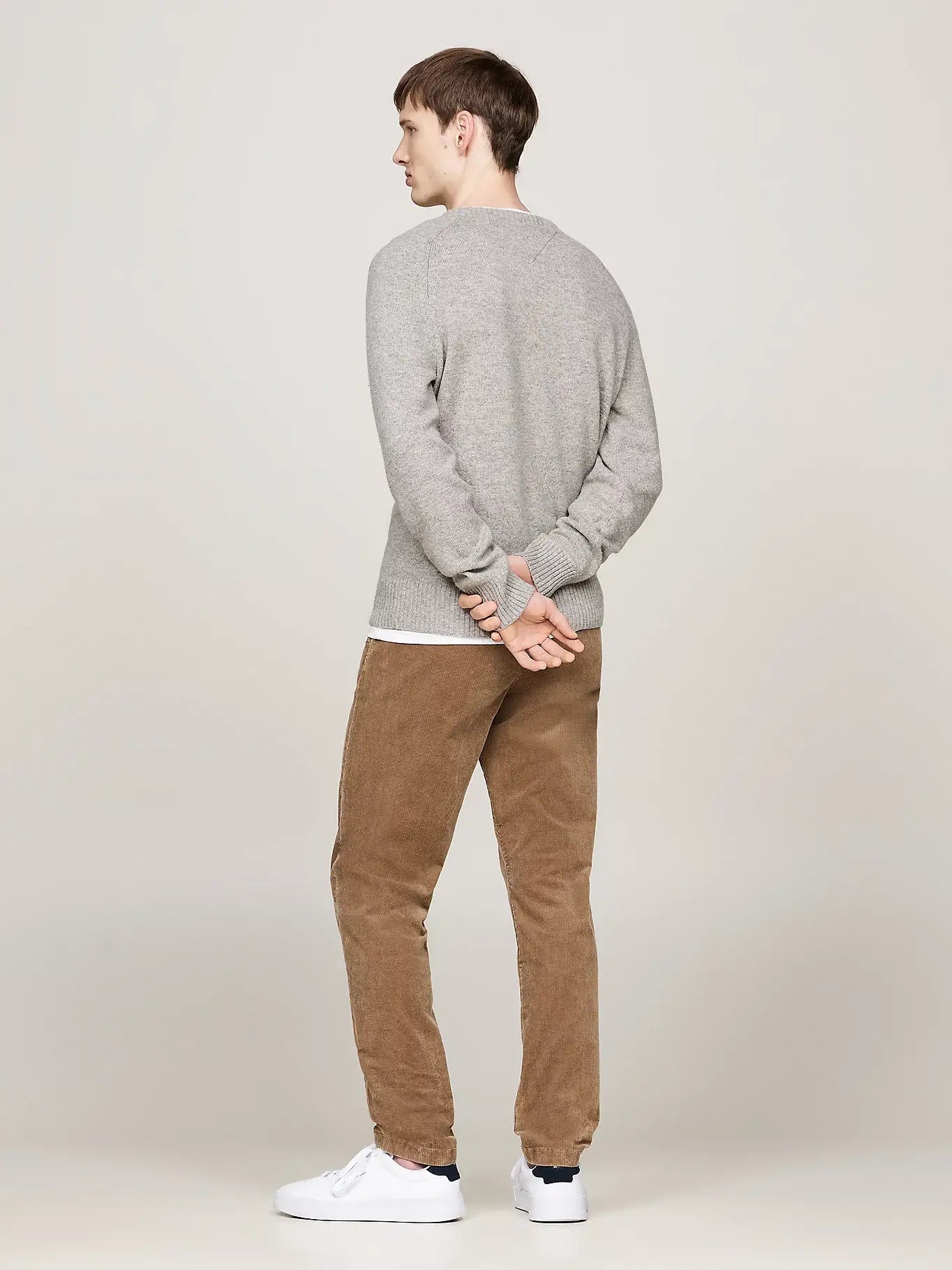 tommy-hilfiger-miesten-neulepusero-lambswool-crew-neck-konepestava-keskiharmaa-2