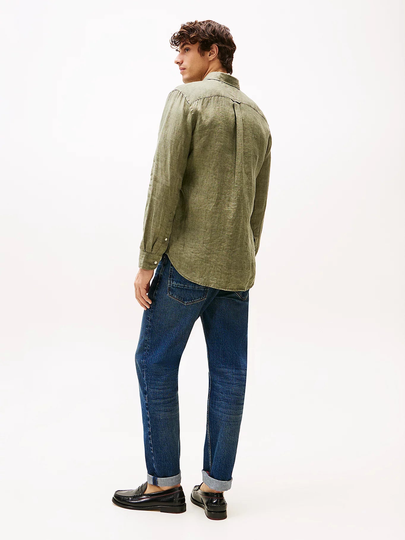 tommy-hilfiger-miesten-pellavapaita-pigment-dyed-linen-solid-tummanvihrea-2