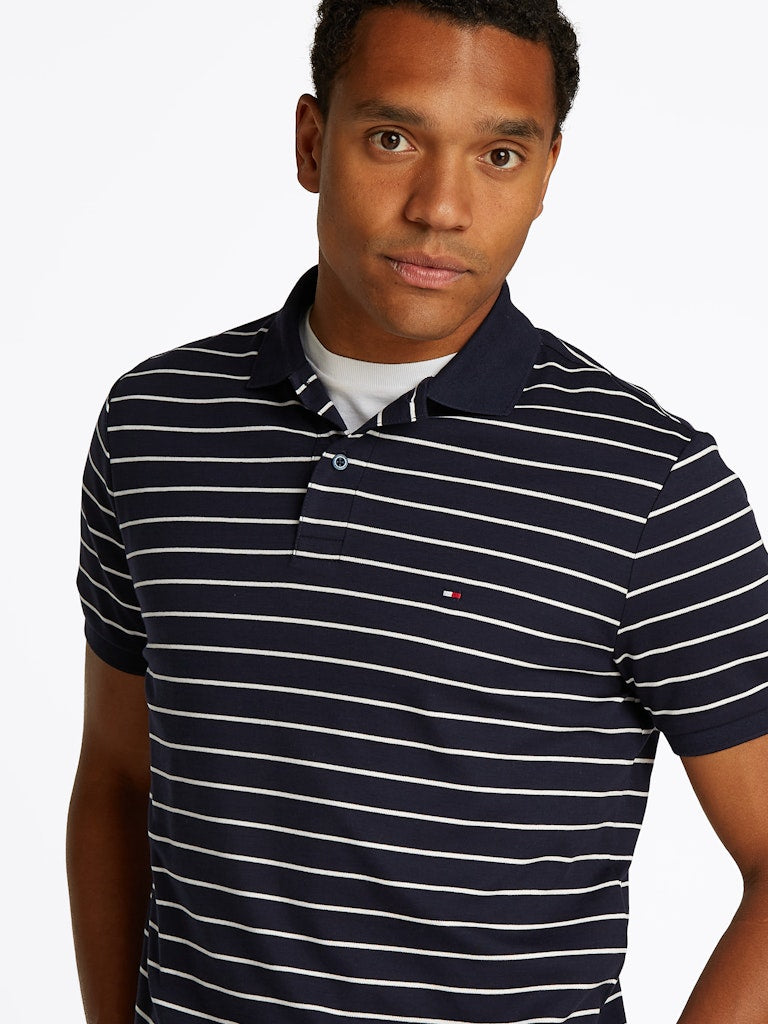 tommy-hilfiger-miesten-pikeepaita-liquid-cotto-reg-seasonal-polo-raidallinen-sininen-4