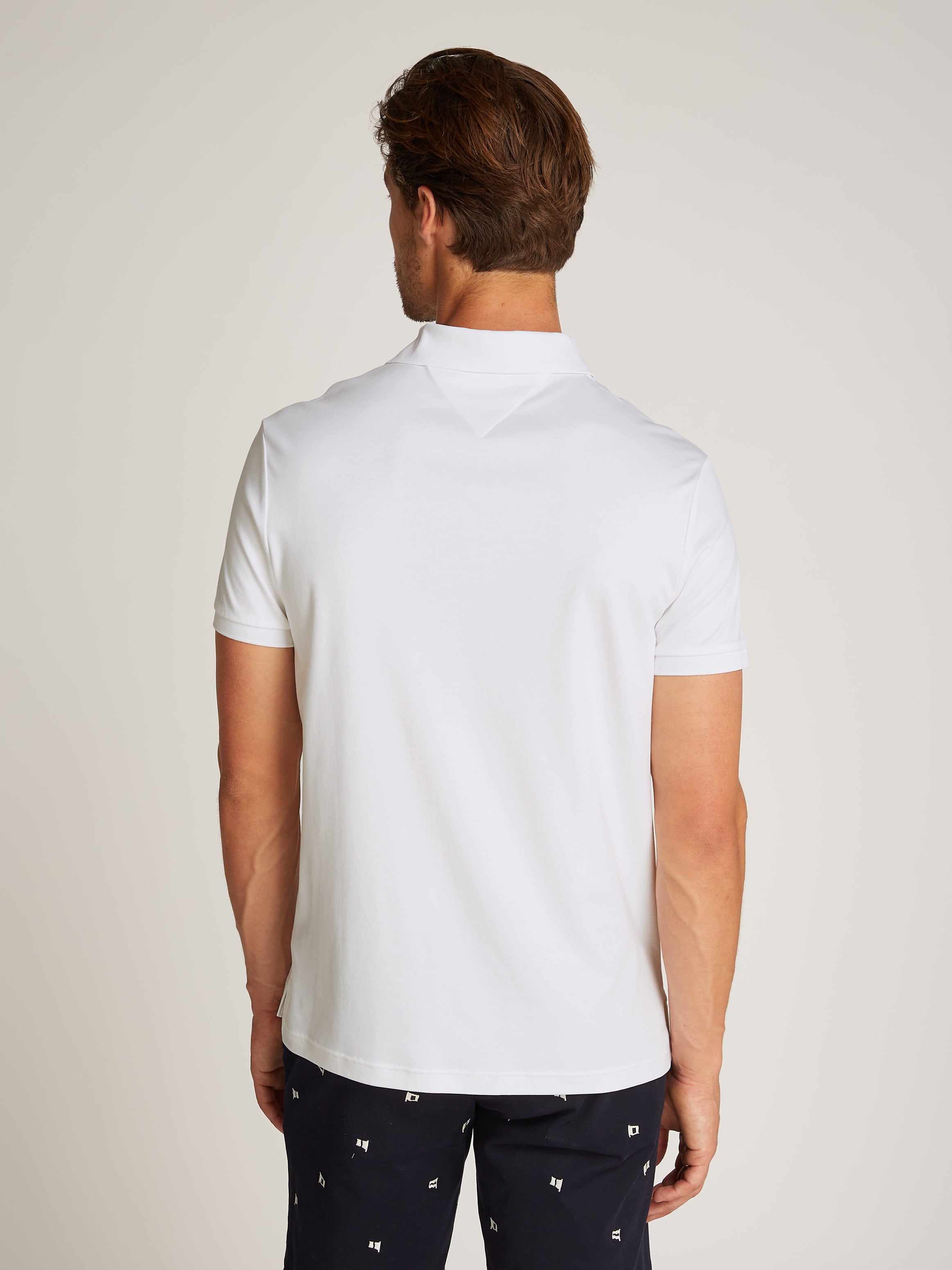 tommy-hilfiger-miesten-pikeepaita-liquid-cotton-essential-valkoinen-2