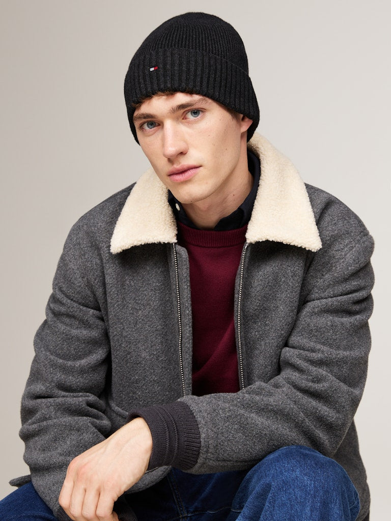 tommy-hilfiger-miesten-pipo-th-flag-pima-cotton-beanie-tummanharmaa-1