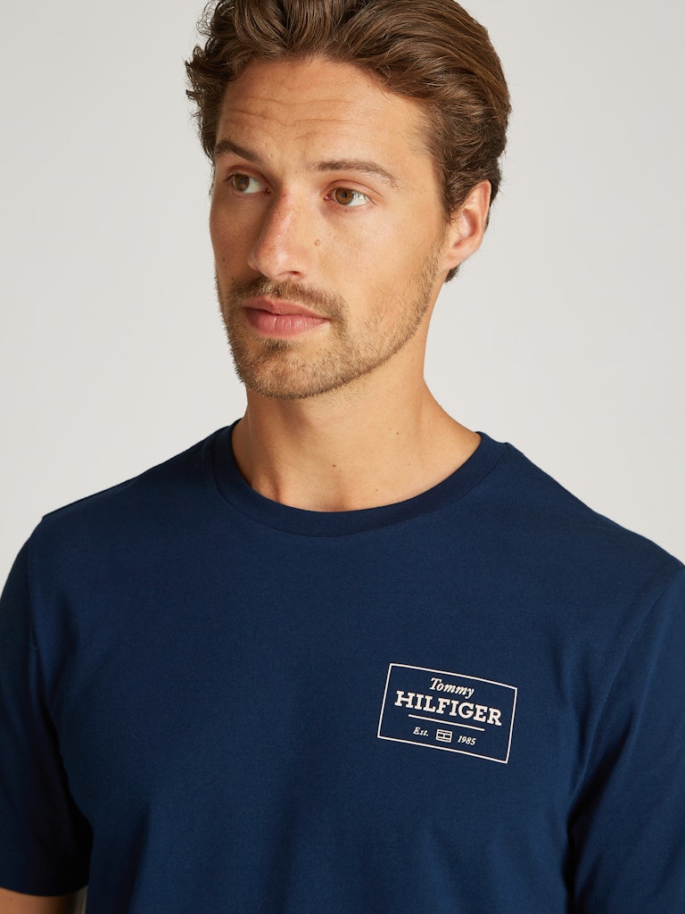 tommy-hilfiger-miesten-t-paita-monotype-printed-label-tee-39-tummansininen-6
