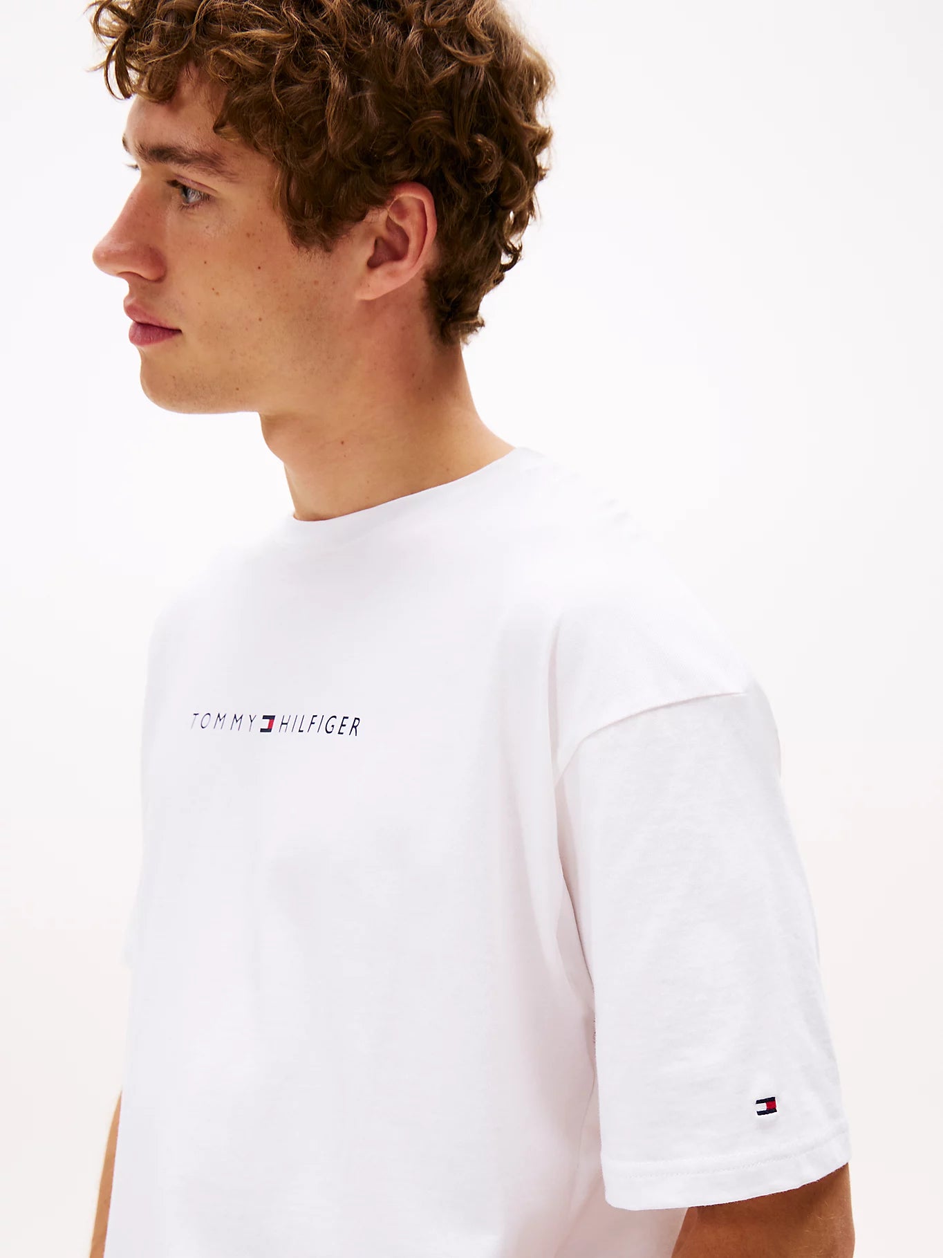 tommy-hilfiger-miesten-t-paita-ss-tee-cont-logo-valkoinen-3