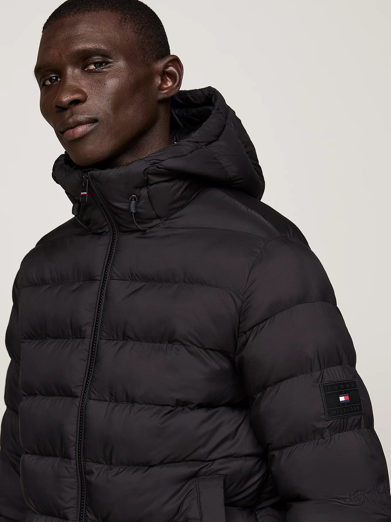 tommy-hilfiger-miesten-takki-hooded-jacket-musta-4