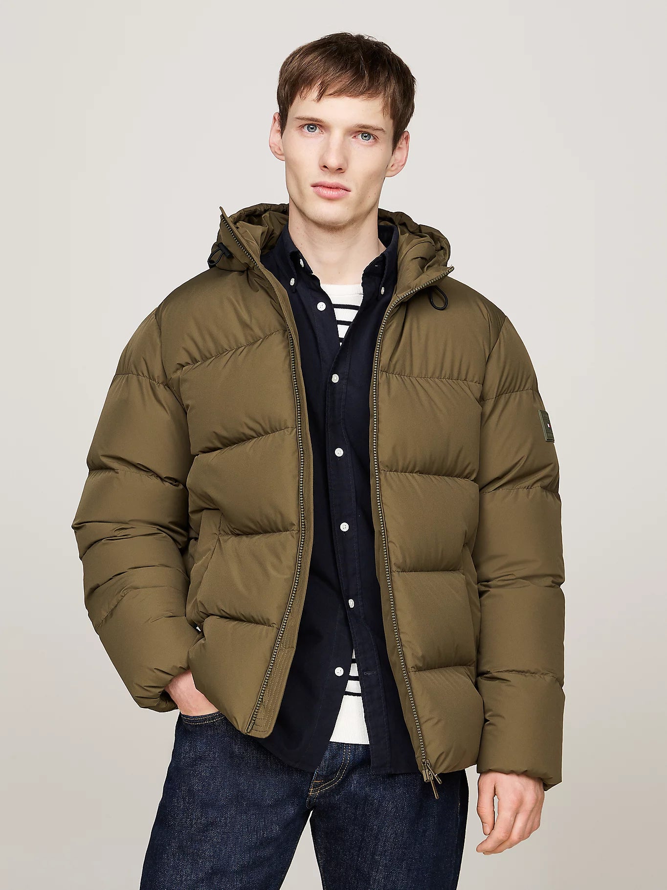 tommy-hilfiger-miesten-untuvatakki-k-down-hooded-puffer-armeijanvihrea-1