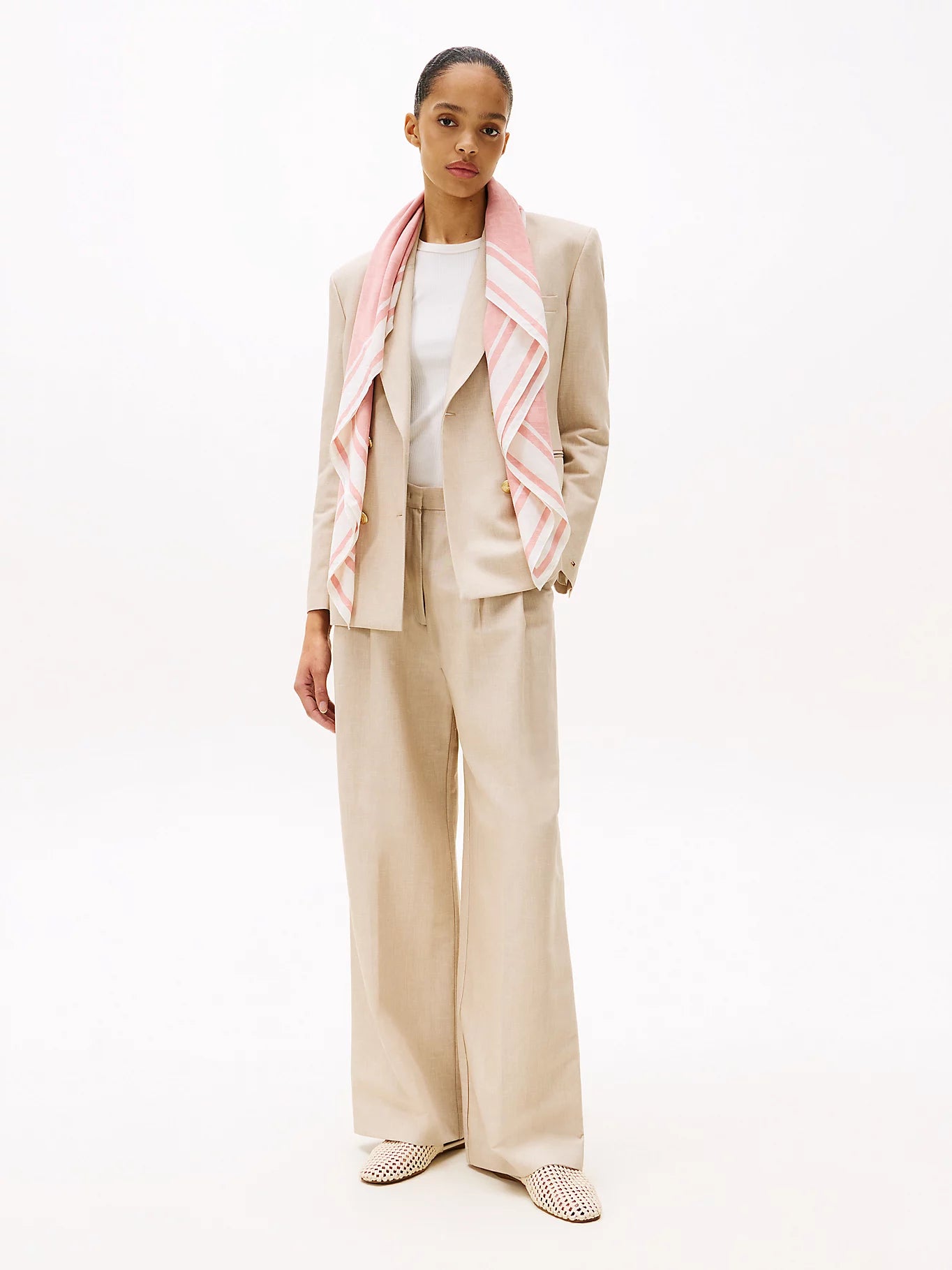 tommy-hilfiger-naisten-huivi-k-elevated-chic-texture-square-vaaleanpunainen-kuosi-1