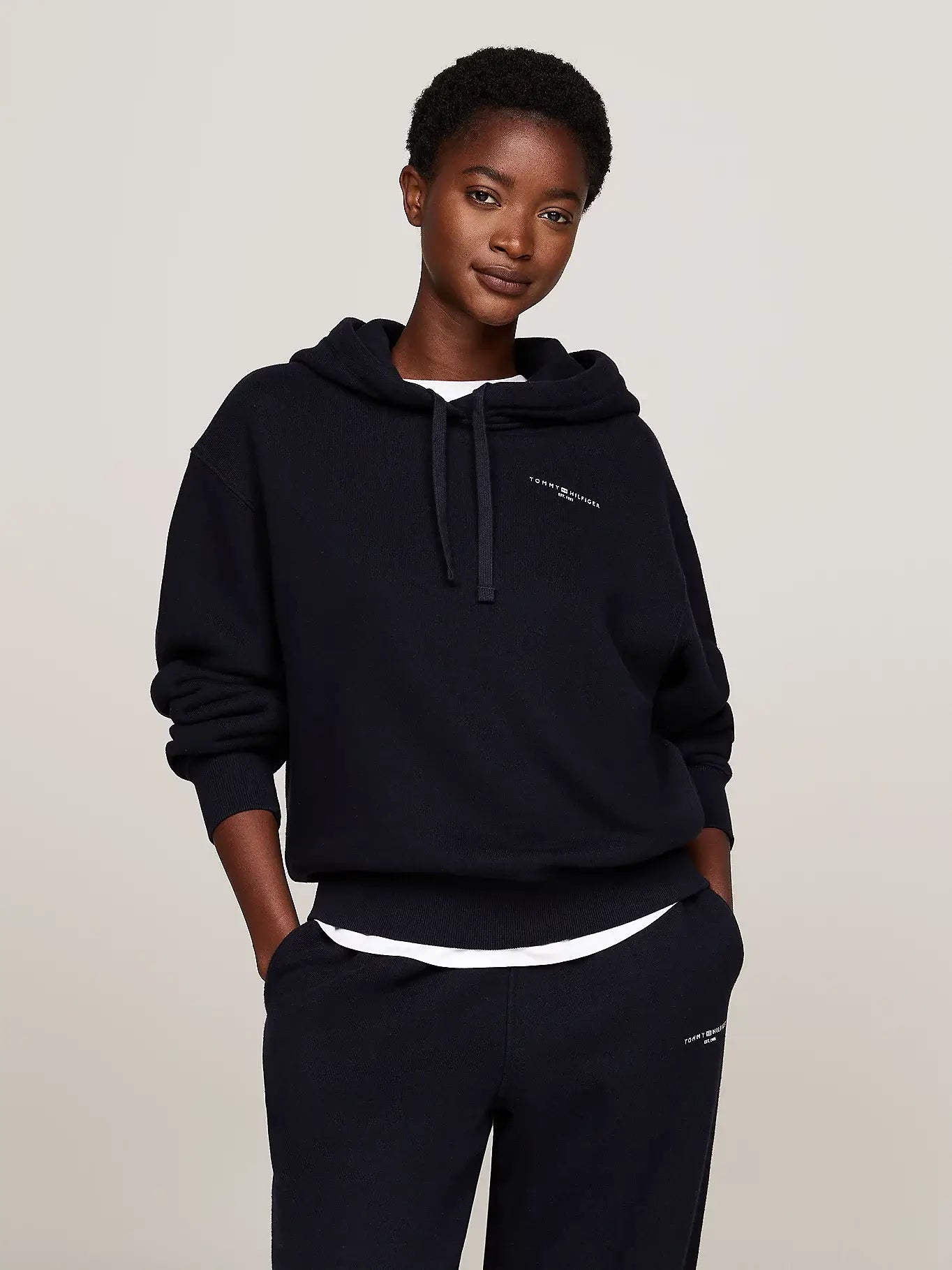 tommy-hilfiger-naisten-huppari-modern-reg-mini-corp-hoodie-tummansininen-1