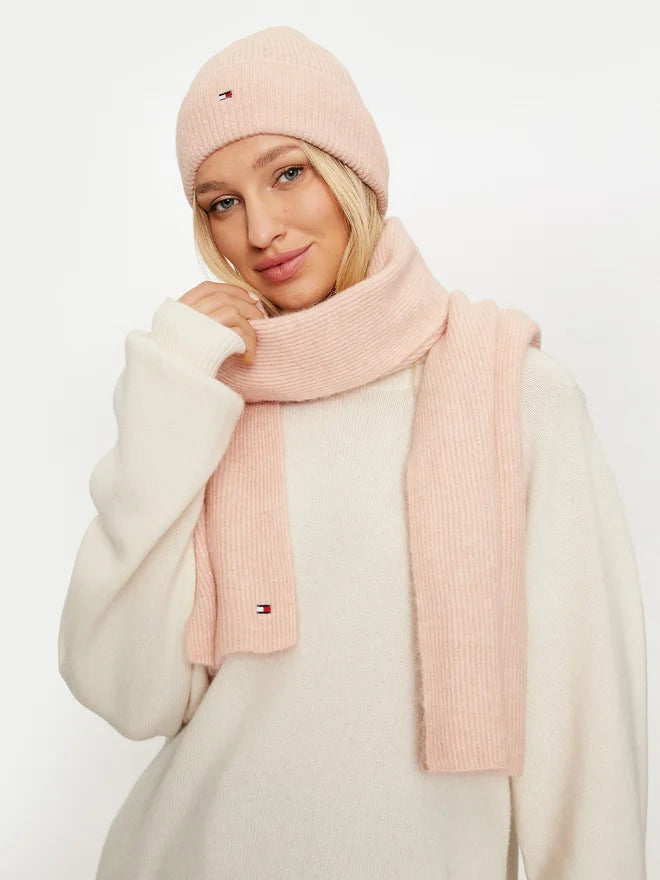 tommy-hilfiger-naisten-pipo-huivi-k-essential-flag-beanie-scarf-vaaleanpunainen-1