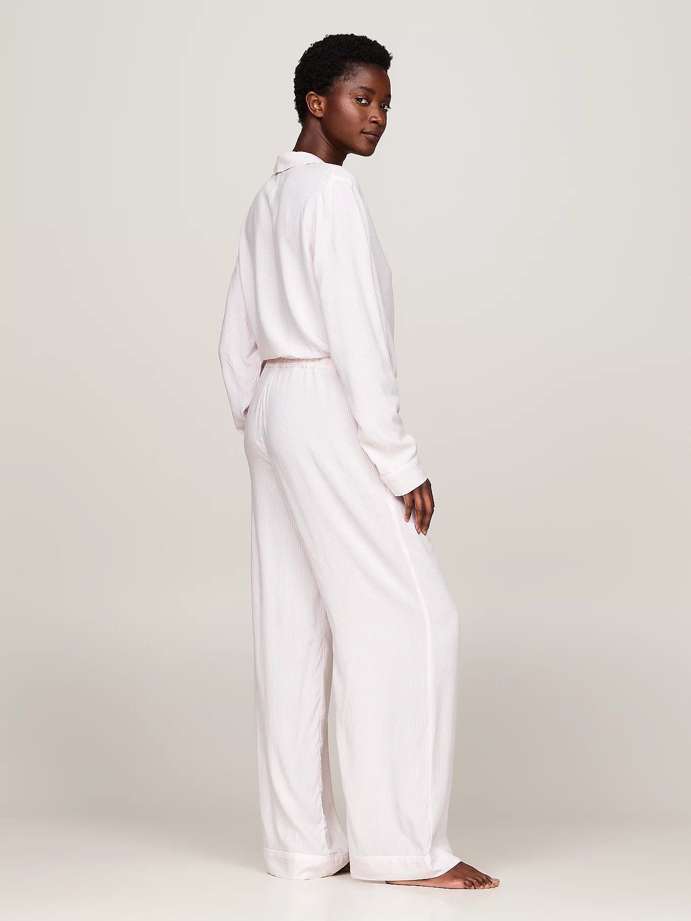 tommy-hilfiger-naisten-pyjamahousut-th-print-viscose-pant-raidallinen-vaaleanpunainen-2