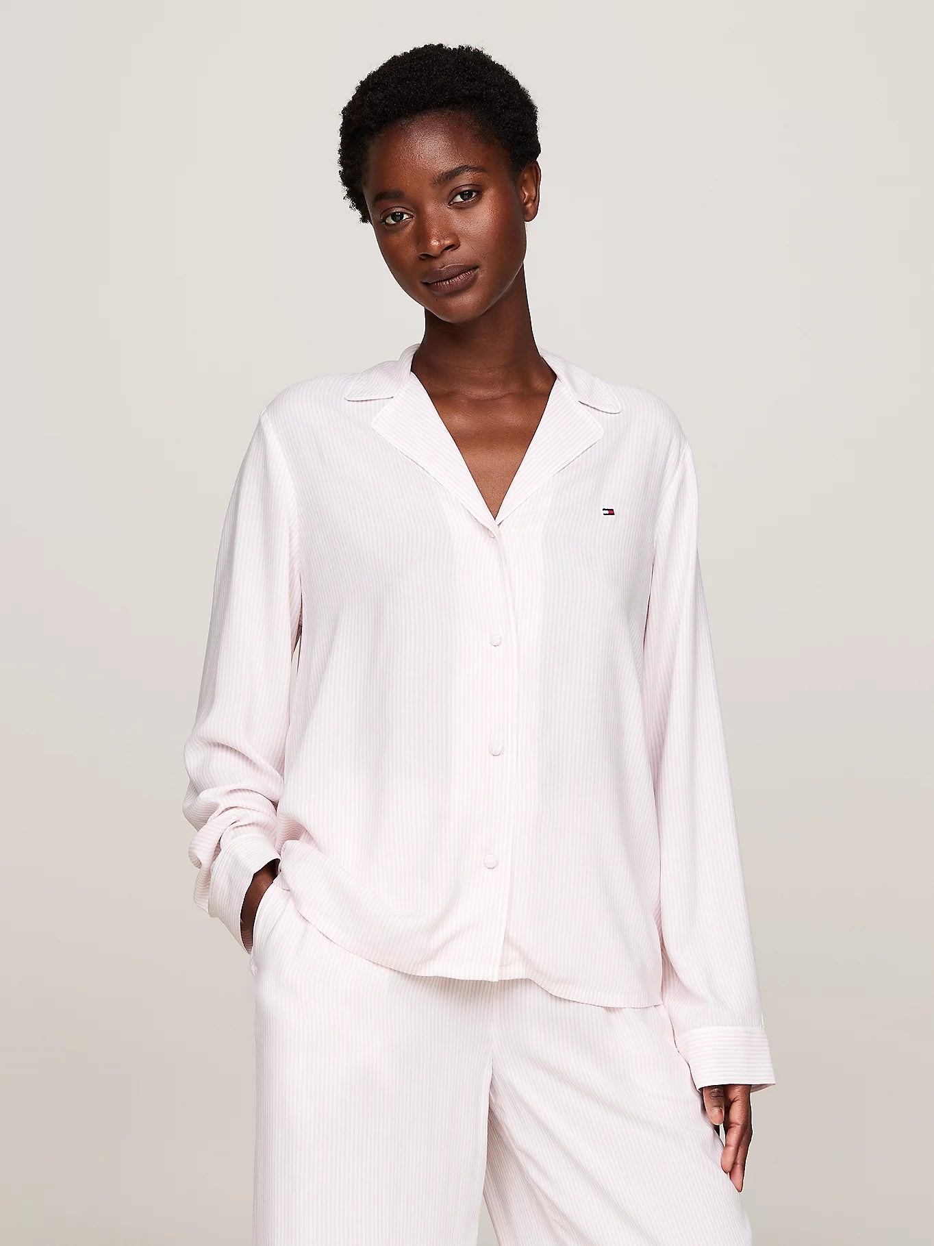tommy-hilfiger-naisten-pyjamapaita-th-ls-print-viscose-shirt-raidallinen-vaaleanpunainen-1