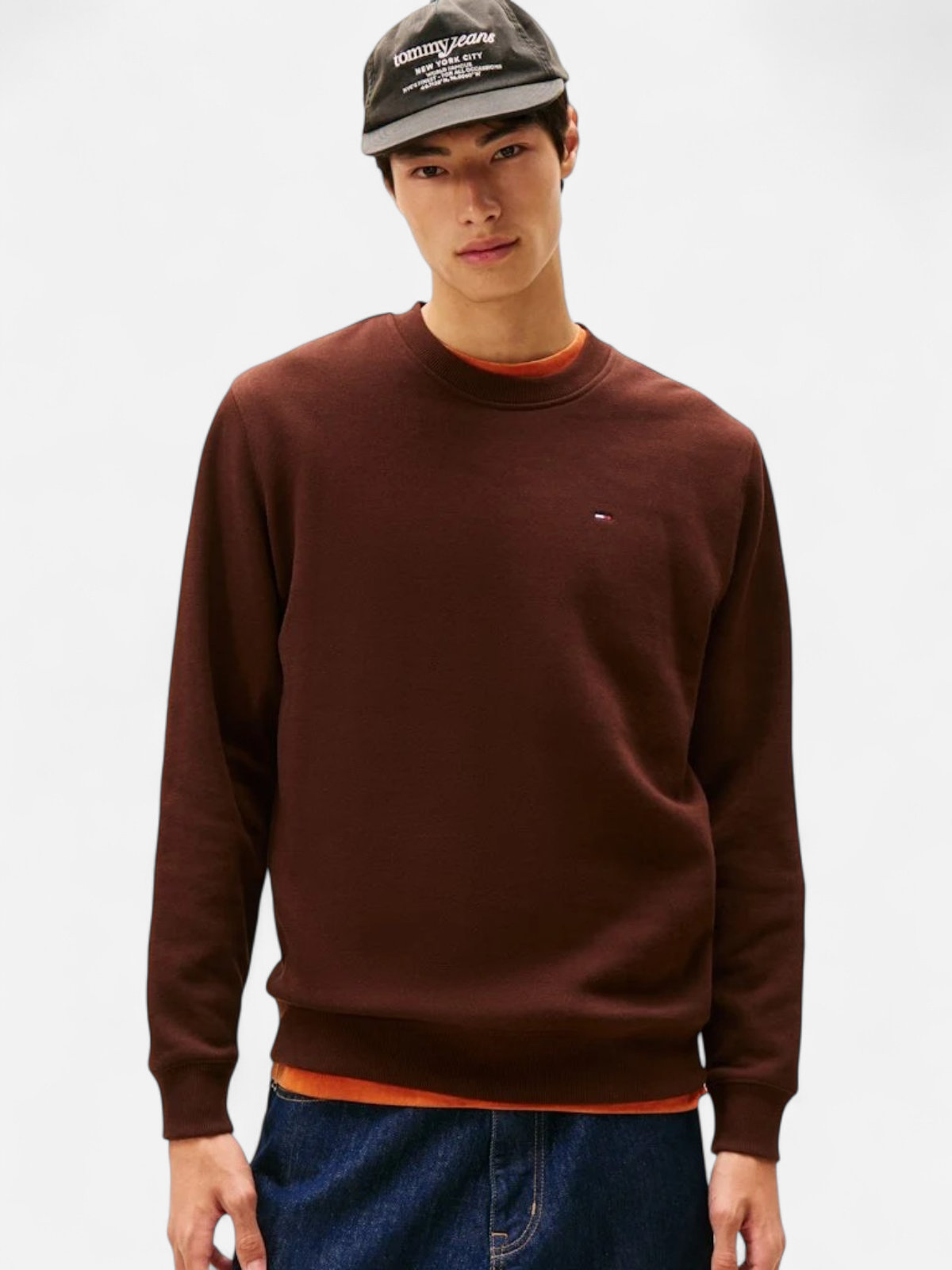Tommy Jeans Miesten Collegepaita, REG S FLAG CREW Kaakaonruskea - Kekäle.fi