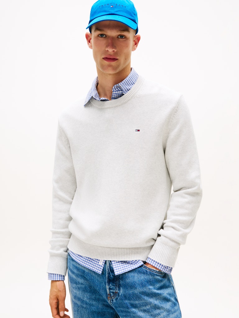 tommy-jeans-miesten-neulepsuero-tjm-slim-ess-sweater-ext-vaaleanharmaa-1