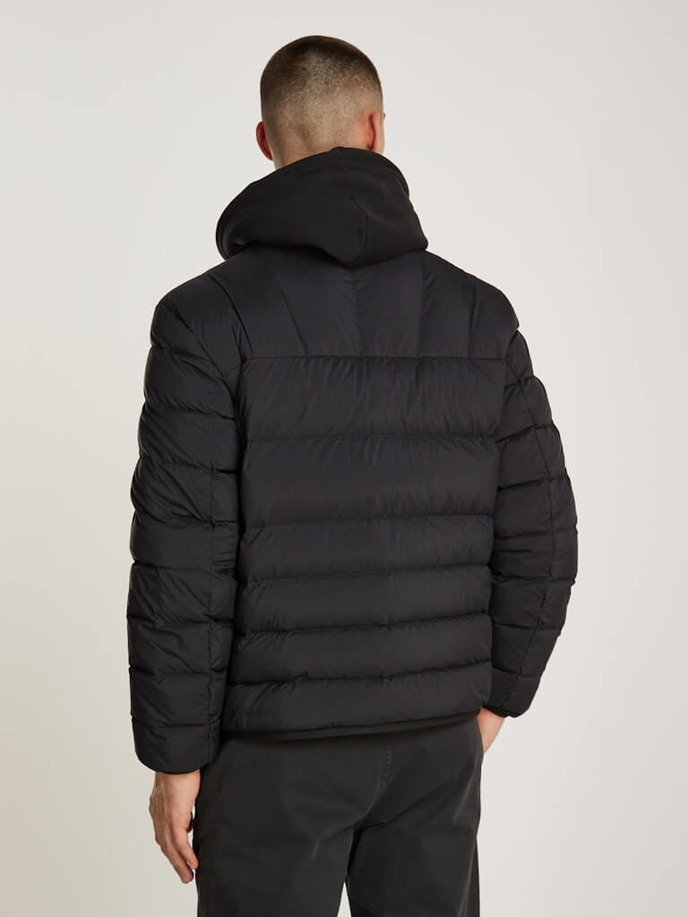 tommy-jeans-miesten-talvitakki-tjm-packable-lt-down-jacket-musta-2