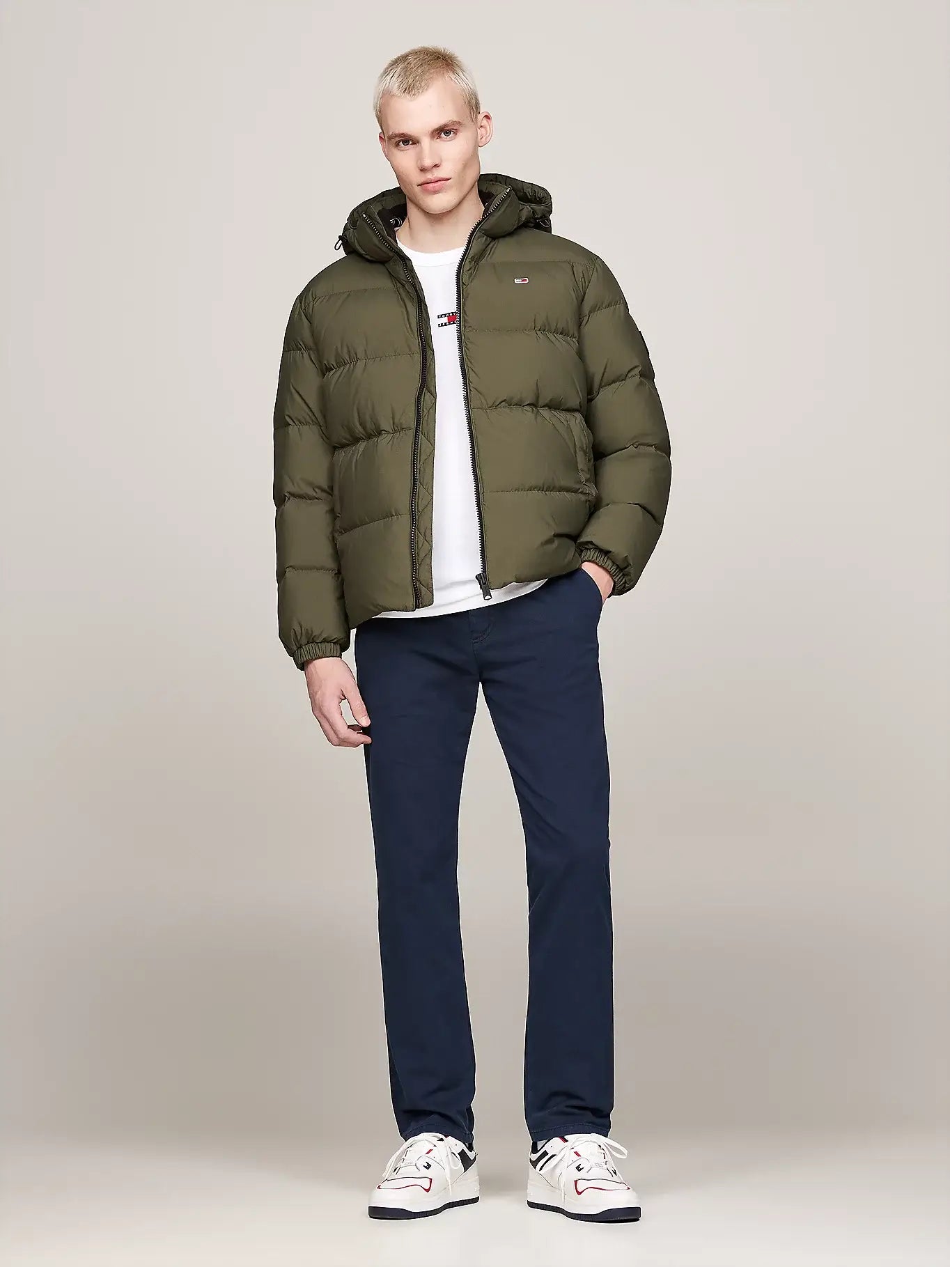 tommy-jeans-miesten-untuvatakki-essential-down-jacket-armeijanvihrea-2