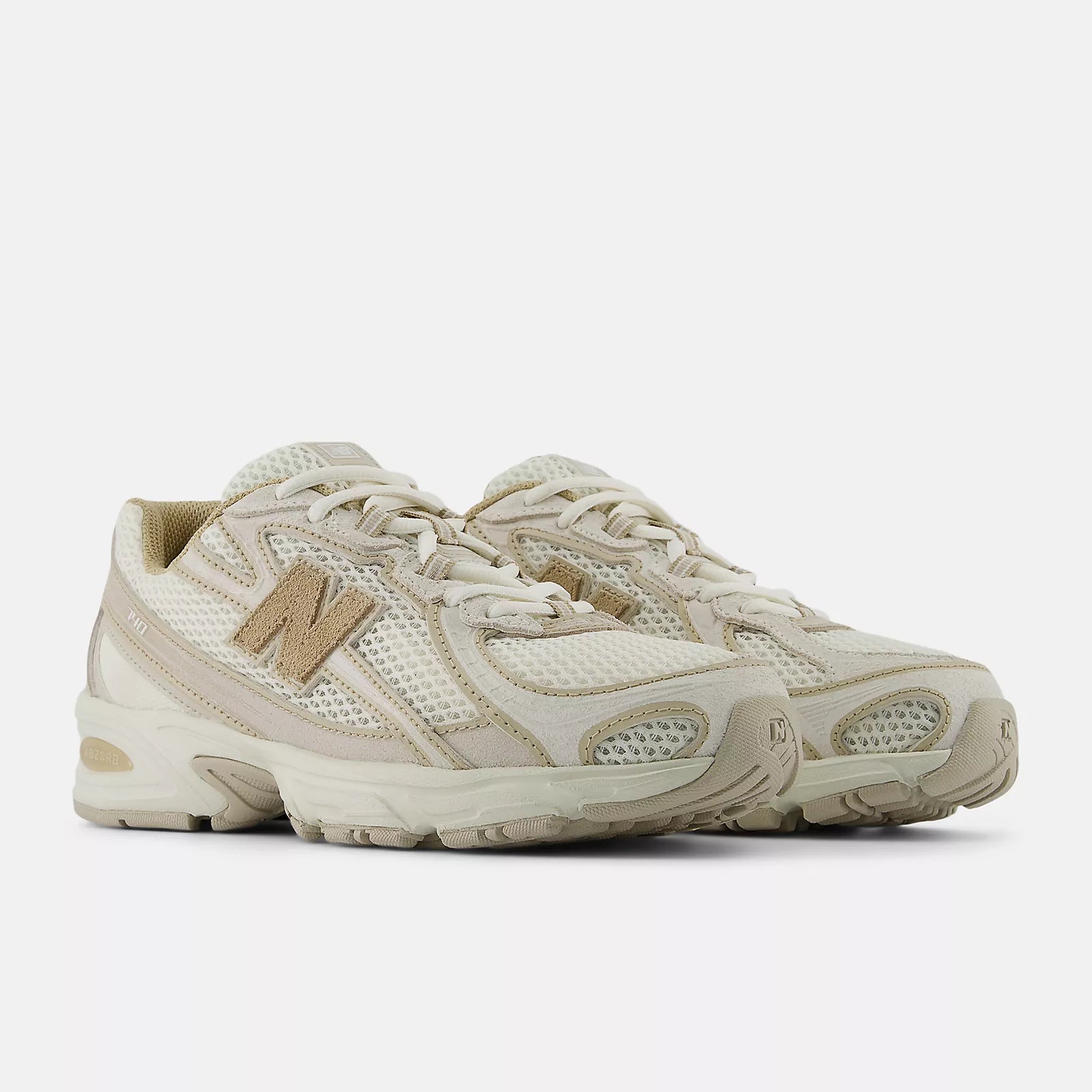 New Balance naisten tennarit 740, valkopohjainen kuosi