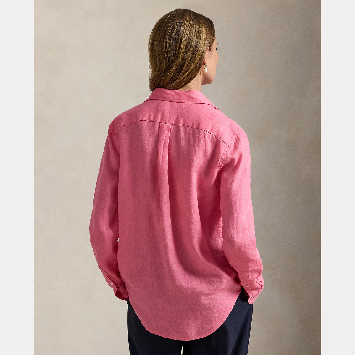 Polo Ralph Lauren naisten paitapusero Classic LS Shirt, vaaleanpunainen, takaa nähtynä, kevyt pellavapaita, suora väljä leikkaus, kaulus, pitkät hihat ja pyöristetty helma